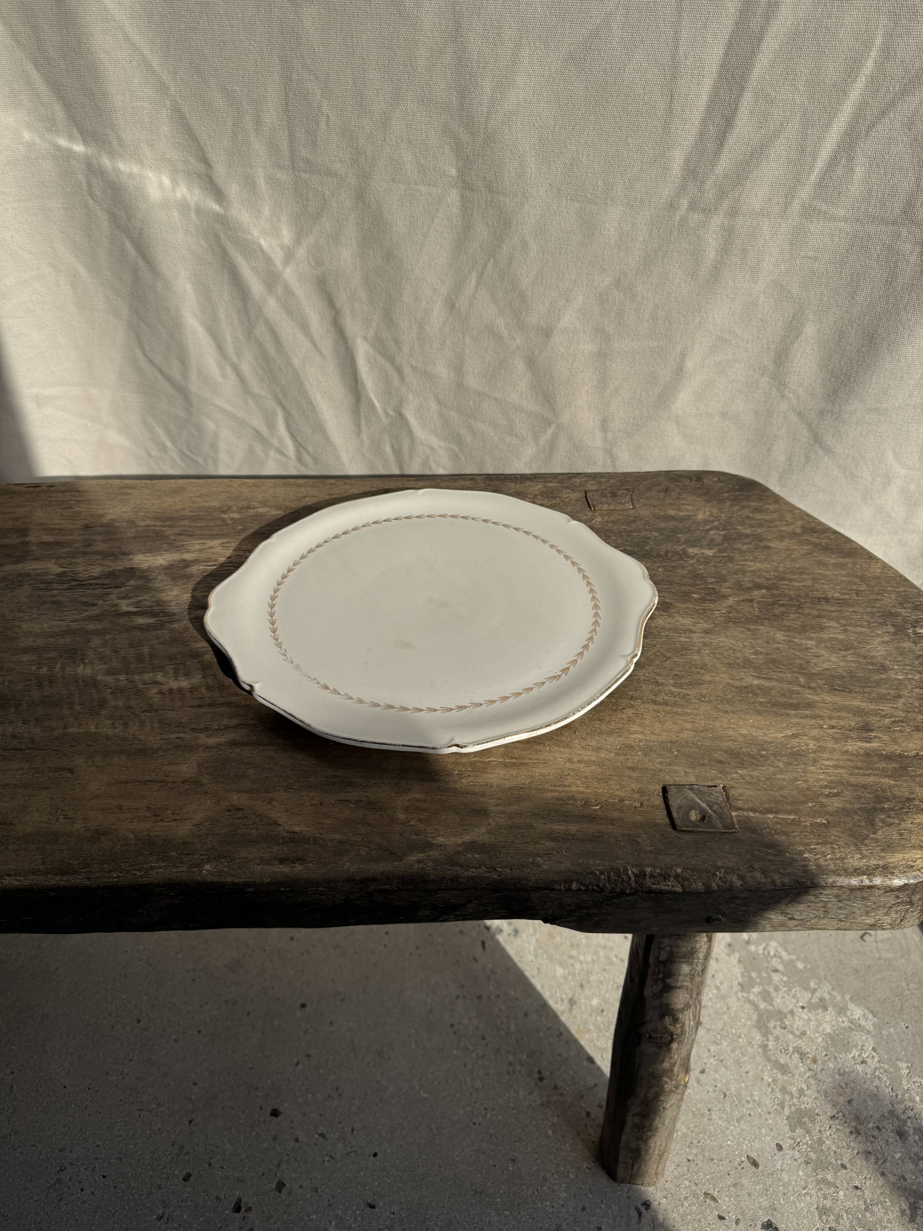 Large earthenware tart dish from Gien Quimper with a golden rim D35