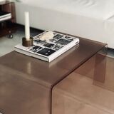 Pull out tables in plexiglas
