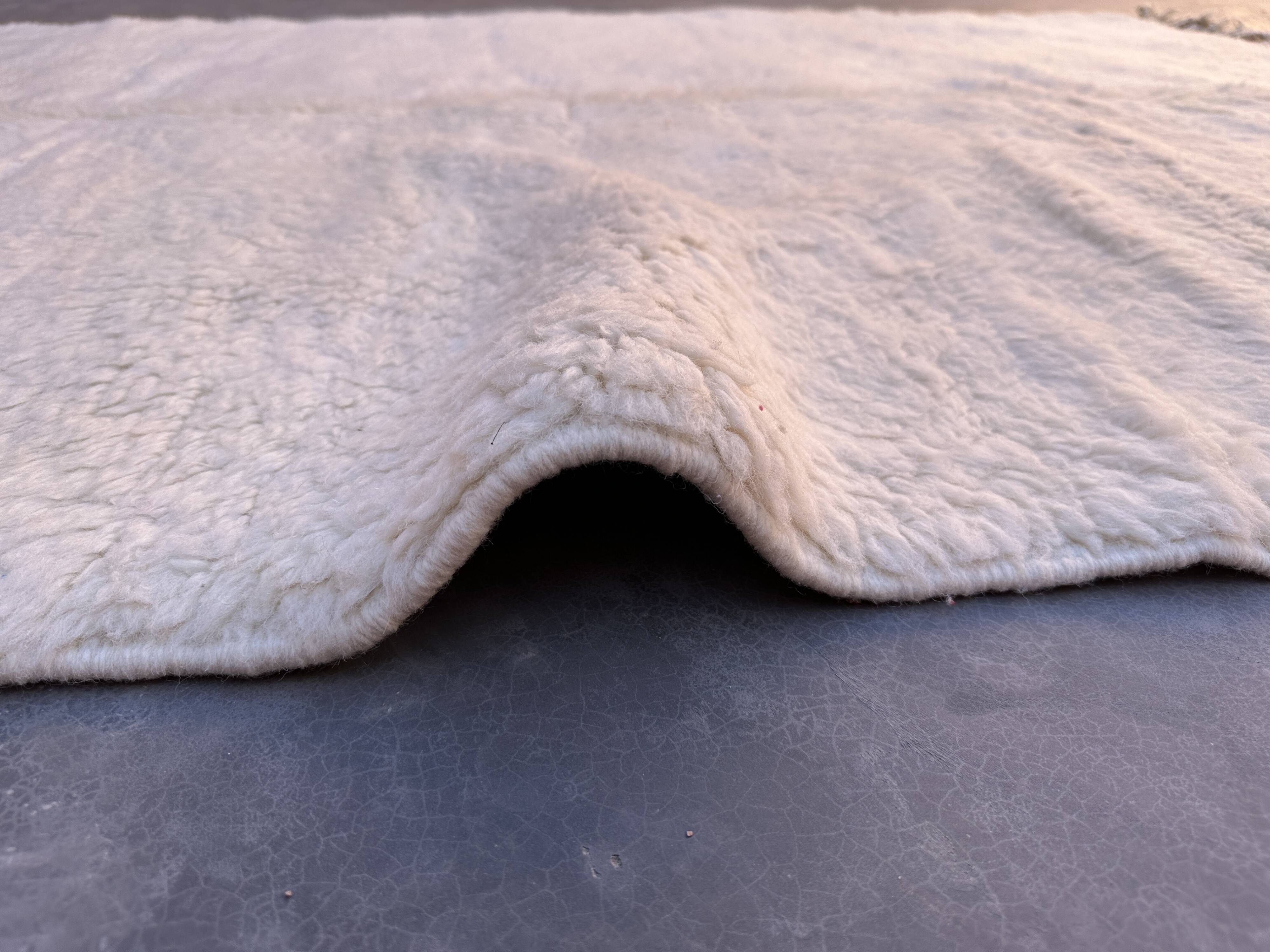 Moroccan rug Beni M'Rirt white - 177 x 264 cm