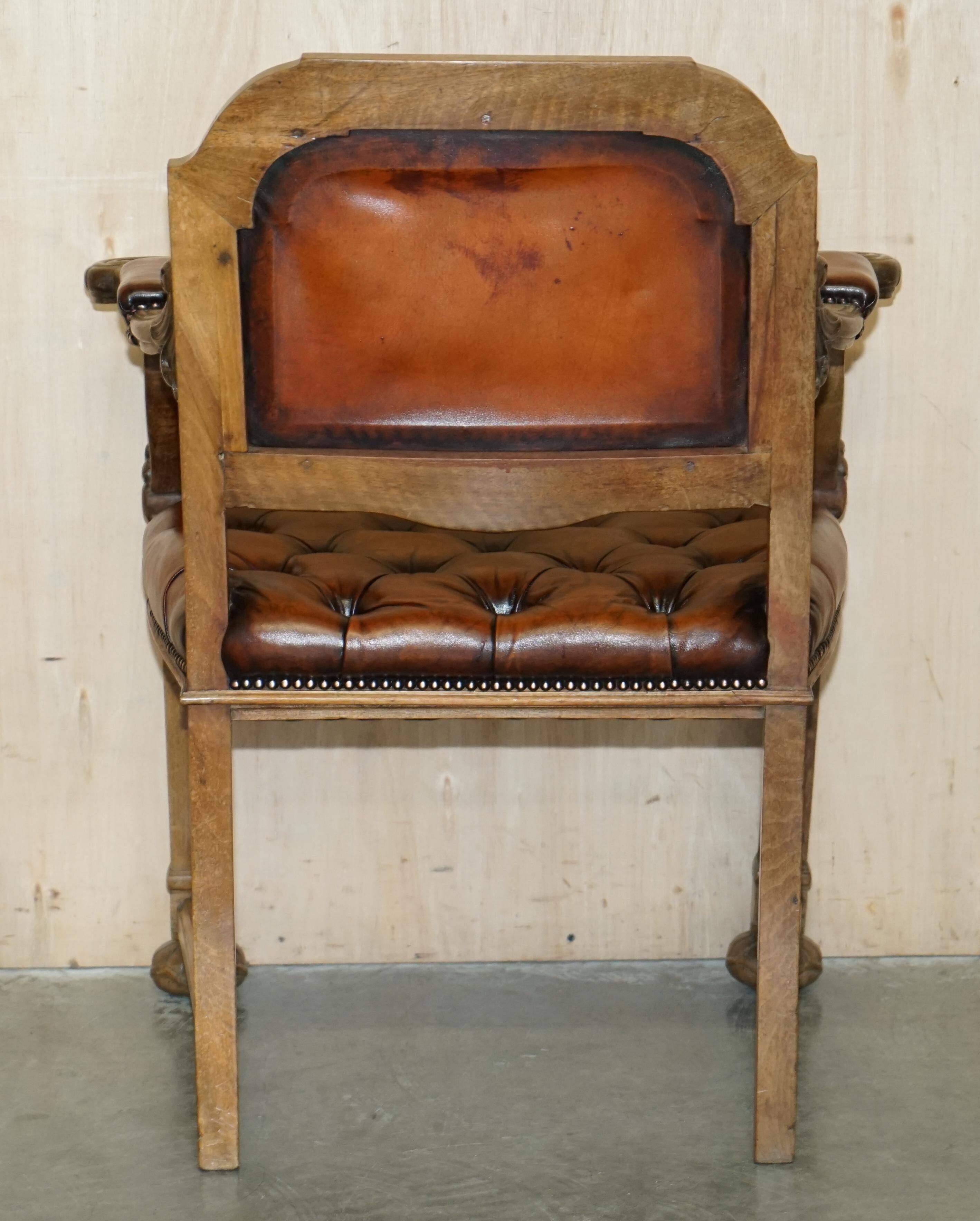Fauteuil Chesterfield ancien restauré William IV en cuir