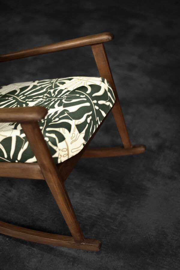 Rocking-chair moderne danoise vintage du milieu du siècle en bois et tissu à motif de feuille Monstera, années 1960