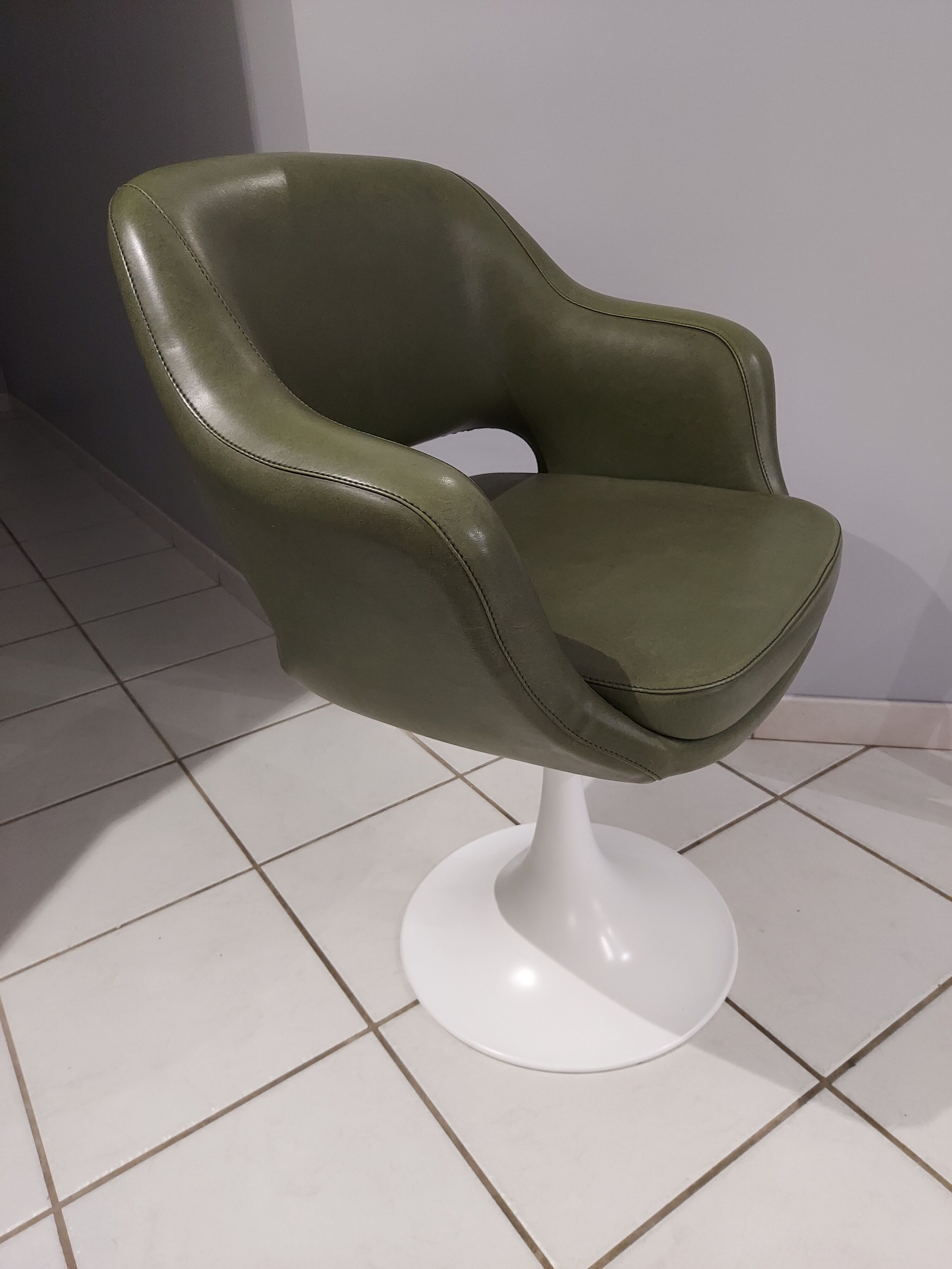 1960 vintage office tulip foot swivel chair