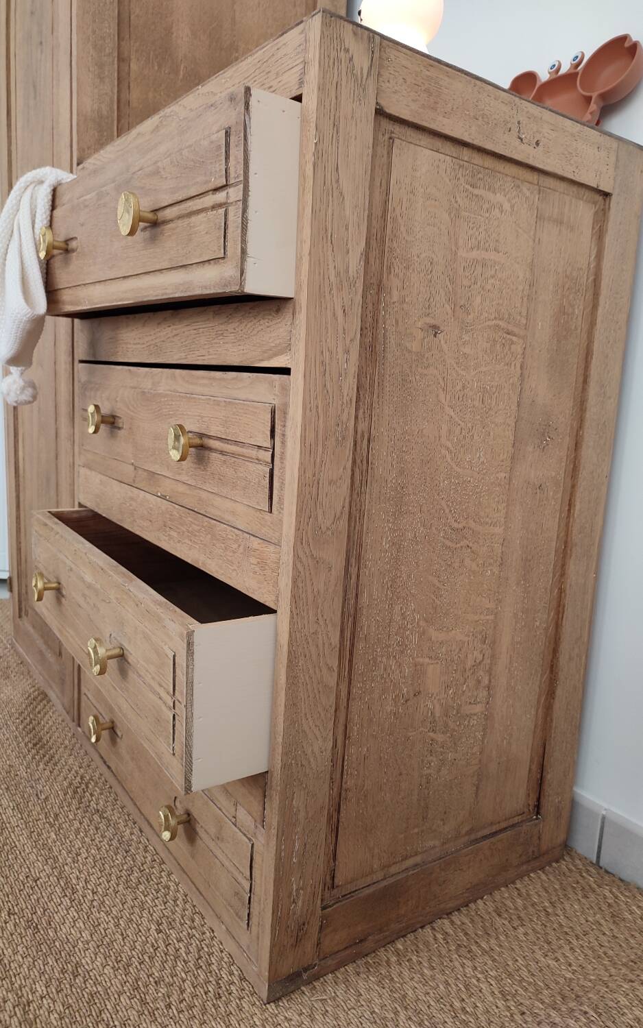 Asymmetrical wardrobe