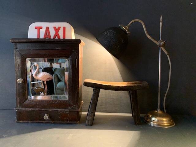 Antique milking stool in rustic curved wood, 19th century