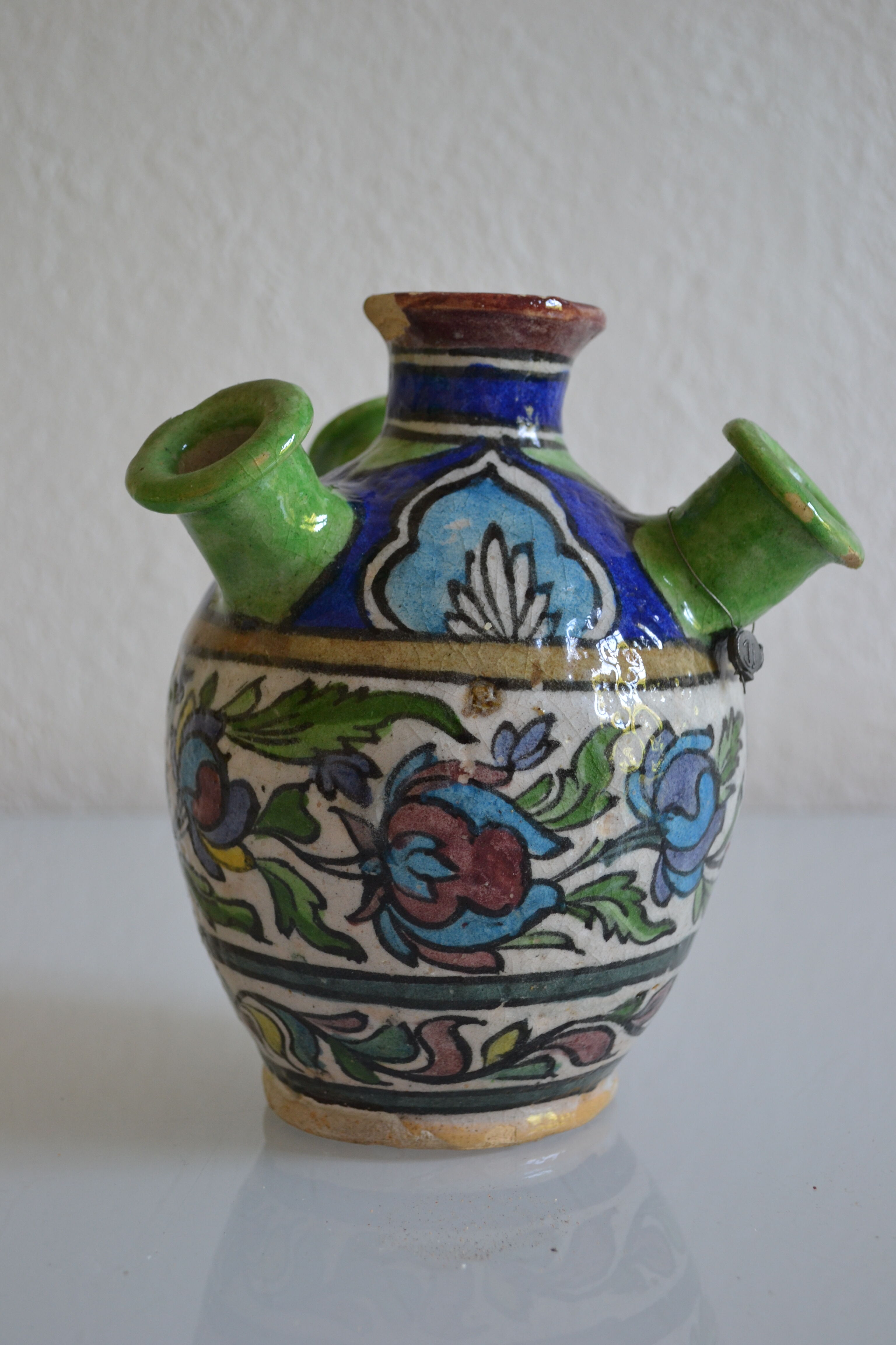 Vase in ceramic ottoman Iznik