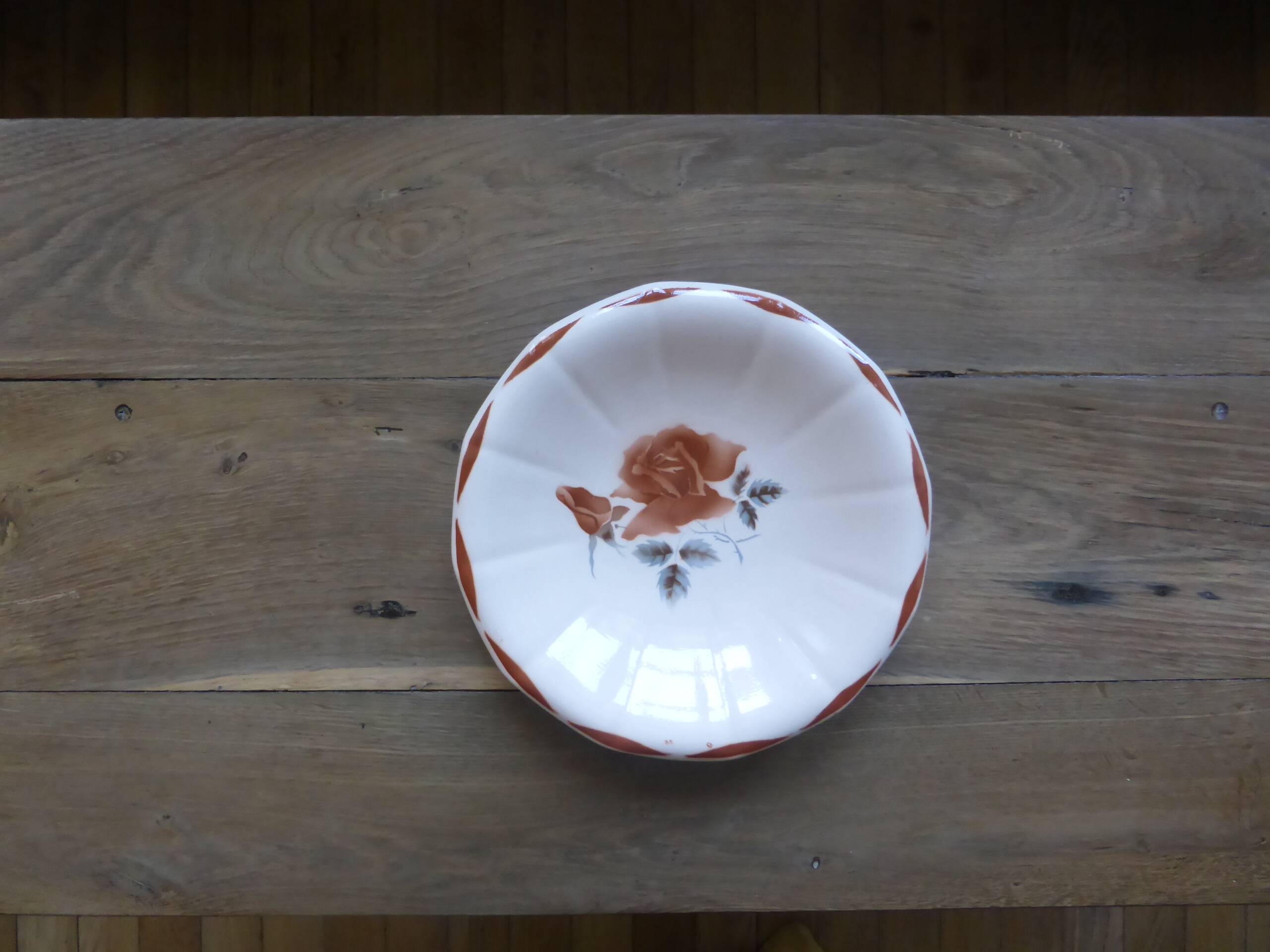 Round-topped dish, Digoin Sarreguemines 200850