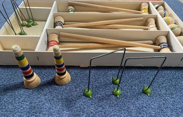 Jeu de croquet de table en bois ancien