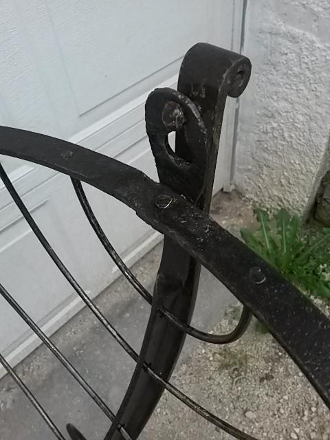 Former cradle in wrought iron