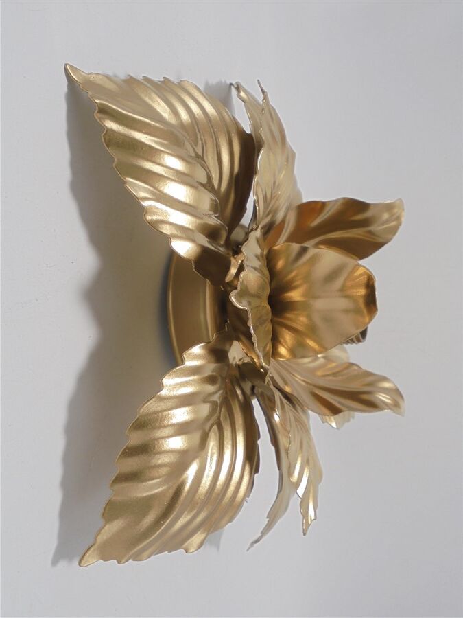 Golden flower wall lamp