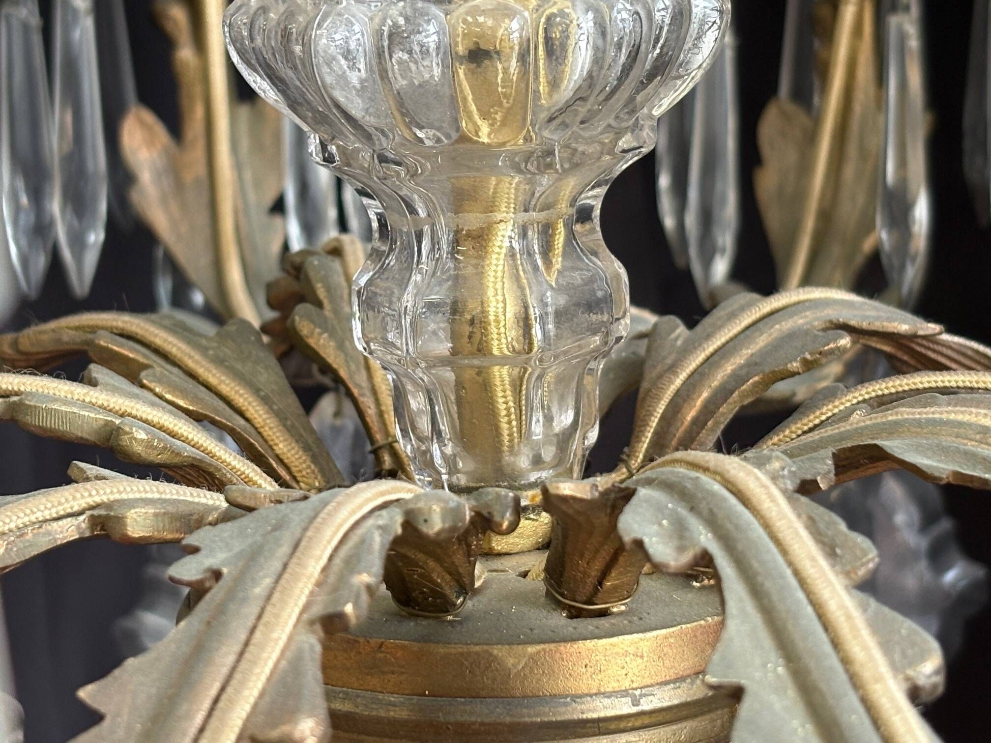 Large chandelier with glass and gilded brass pendants – 10 arms – 80 cm