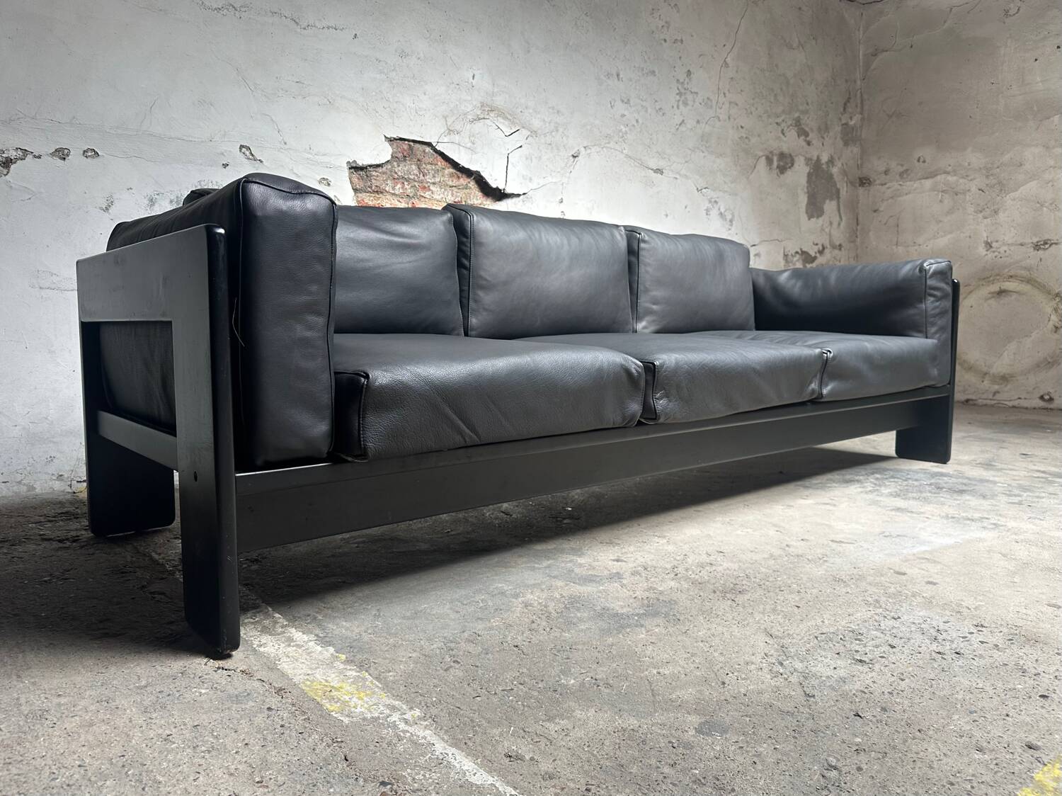 Bastiano Sofa by Tobia Scarpa for Knoll – Black Leather