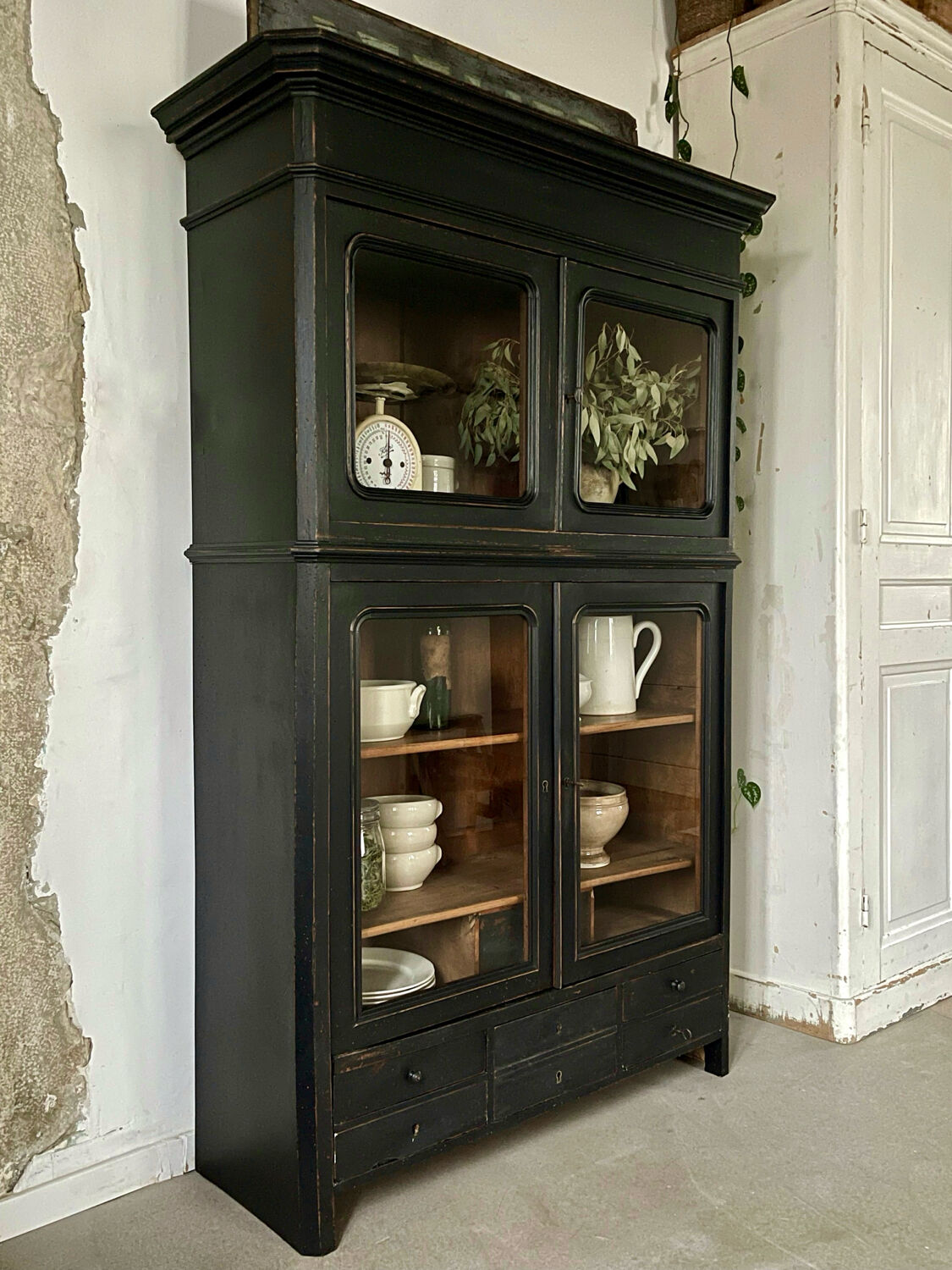 Glass display cabinet