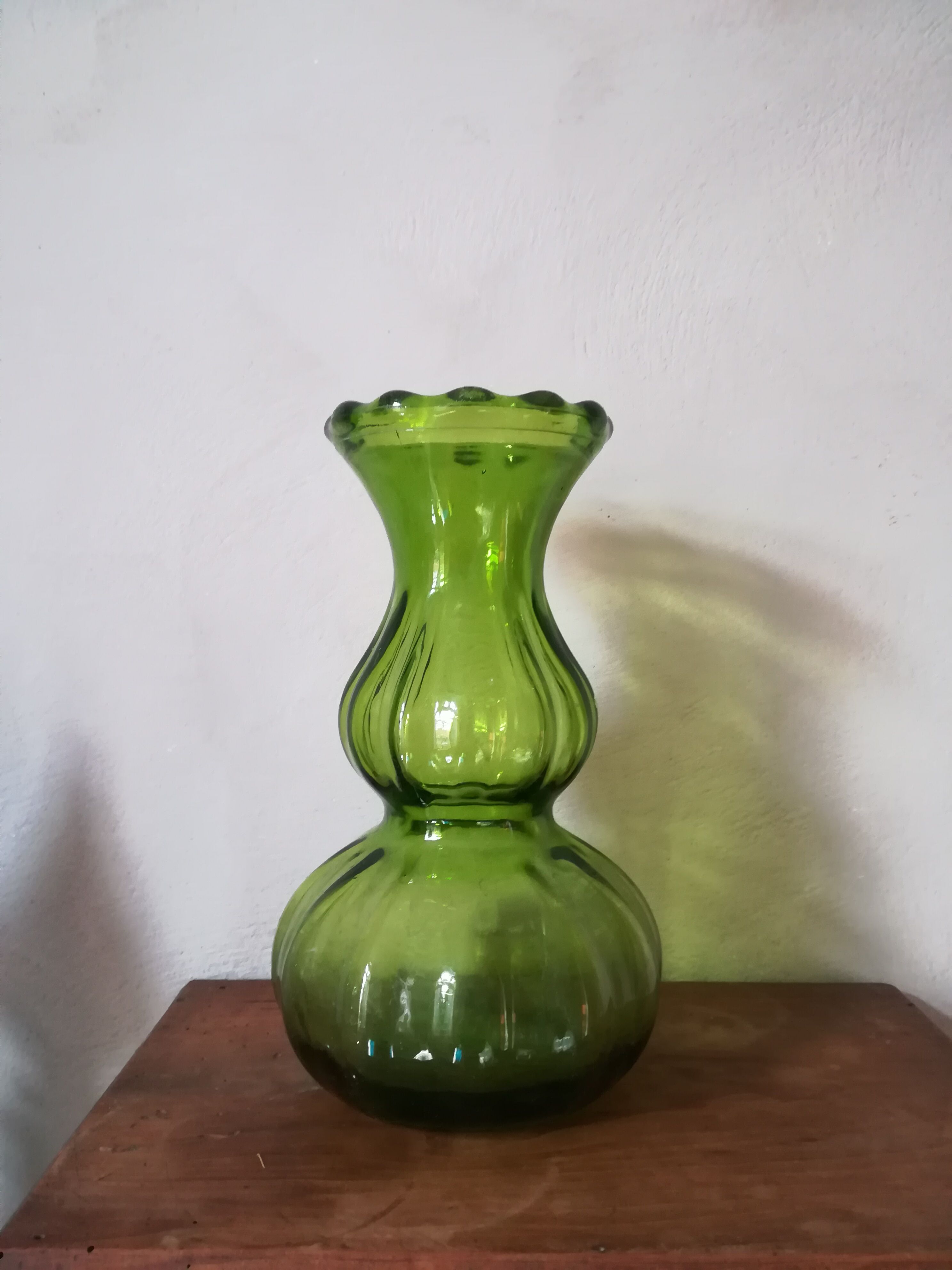 Green coloquinte vase