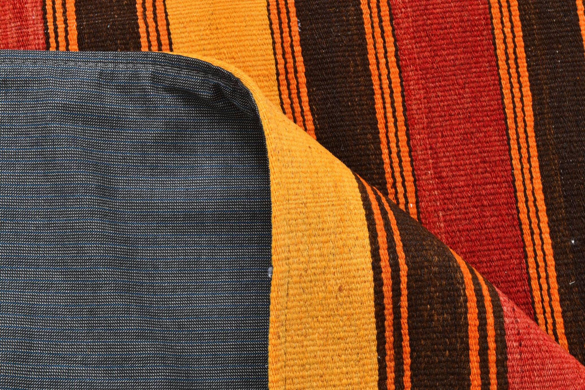 Tapis kilim ethnique turc rouge et orange, 173 x 225 cm