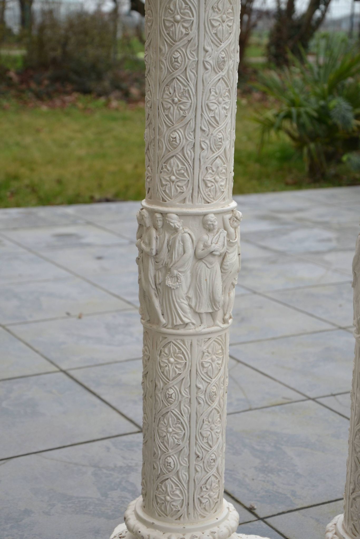 2 old plaster columns