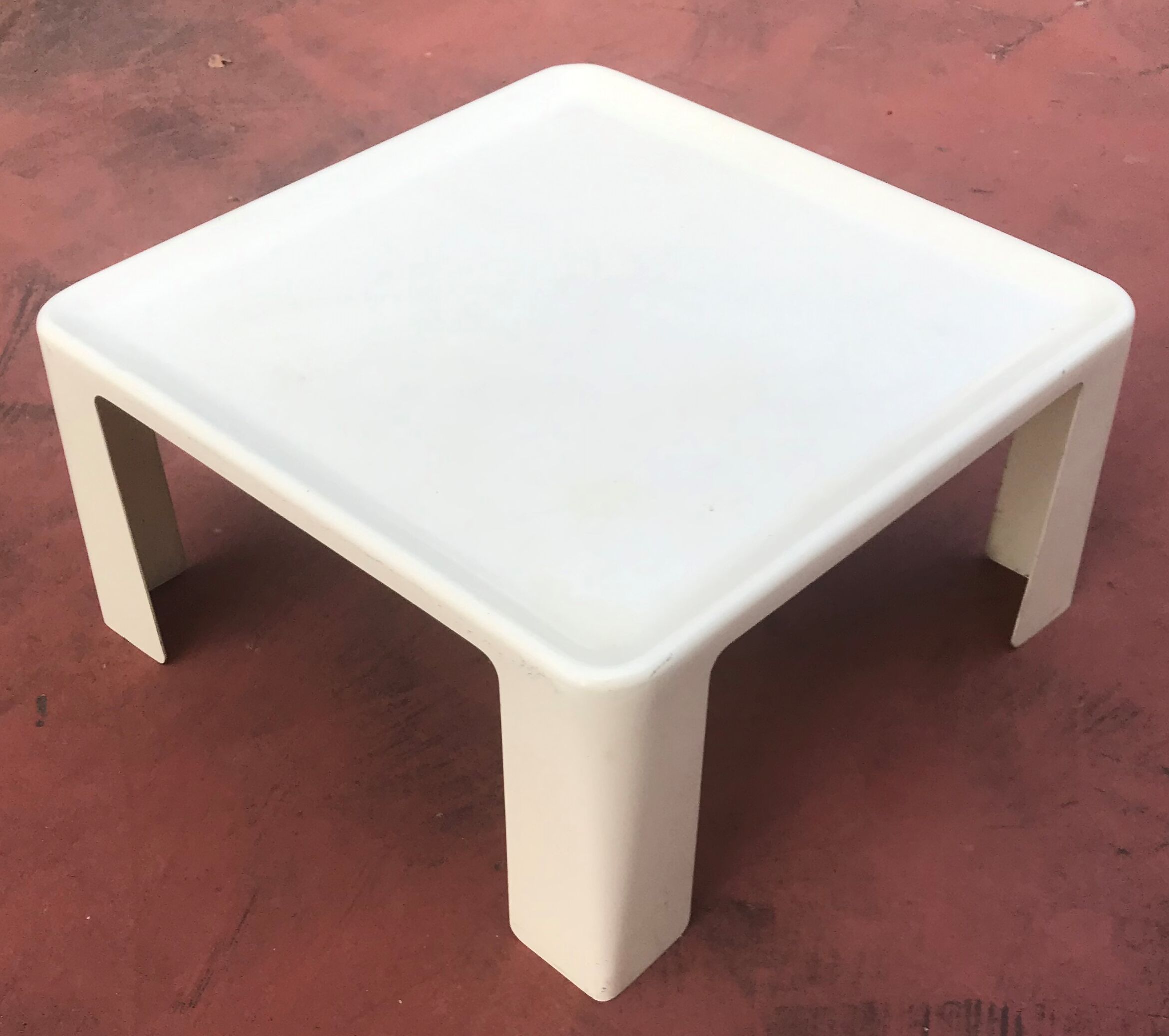 Amanta table by Mario Bellini edition C&B Italia 1969