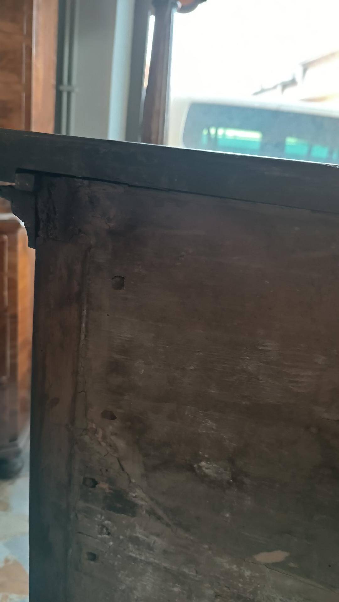 Grand Buffet Antique Du 17ème Siècle En Noyer Du Nord De l'Italie