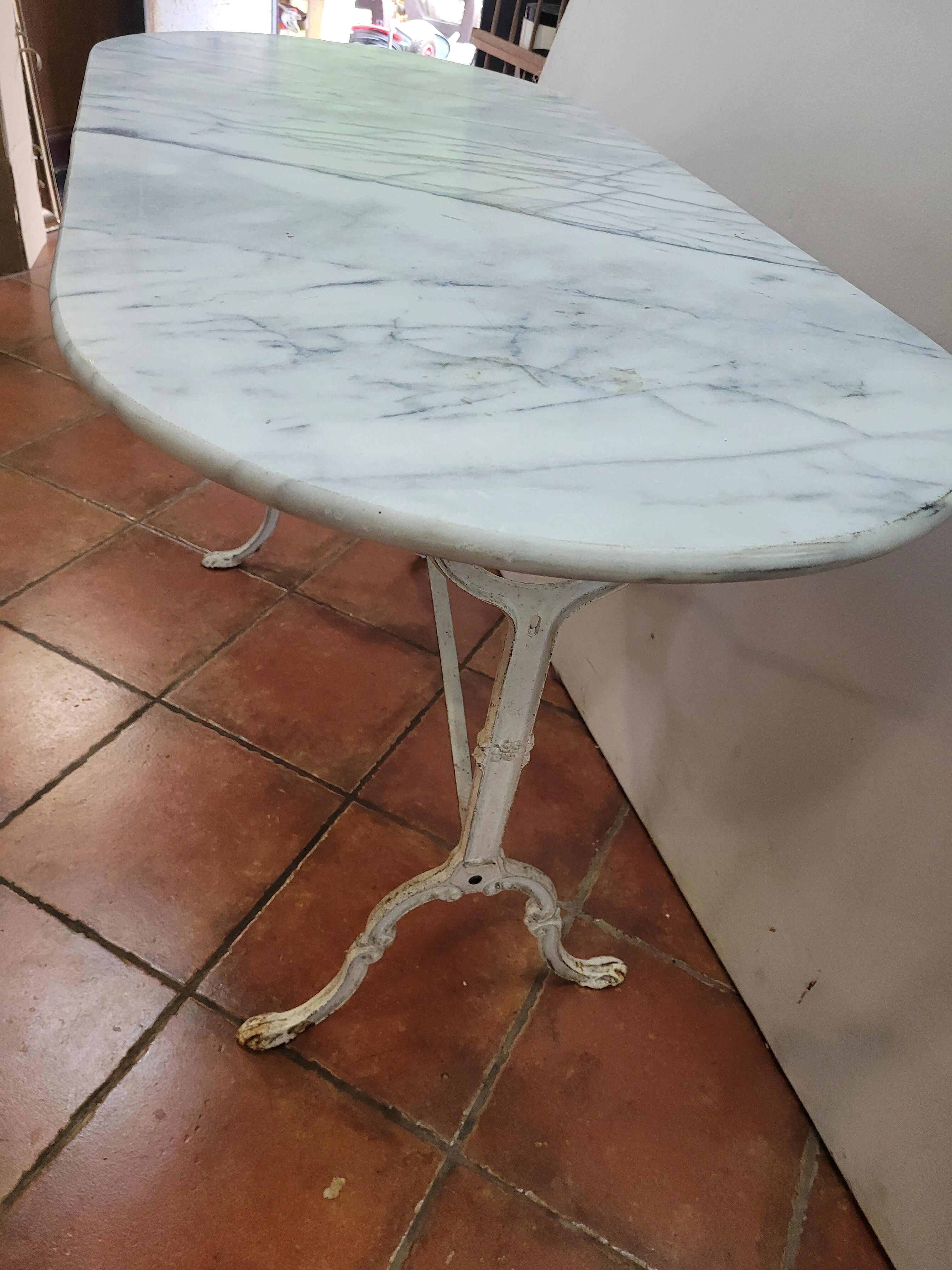 Table de bistrot dessus marbre