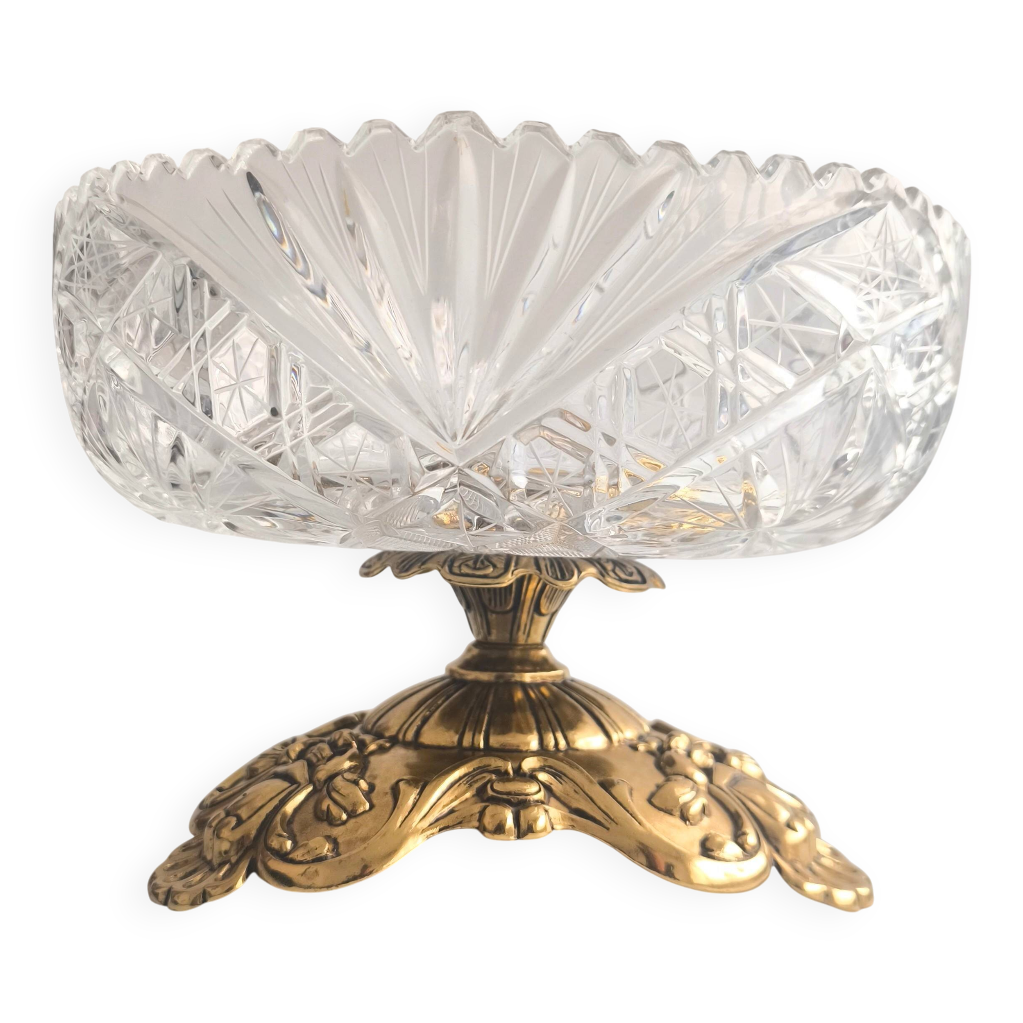 French Art Deco late centrepiece, carved crystal and bronze, 1950s.