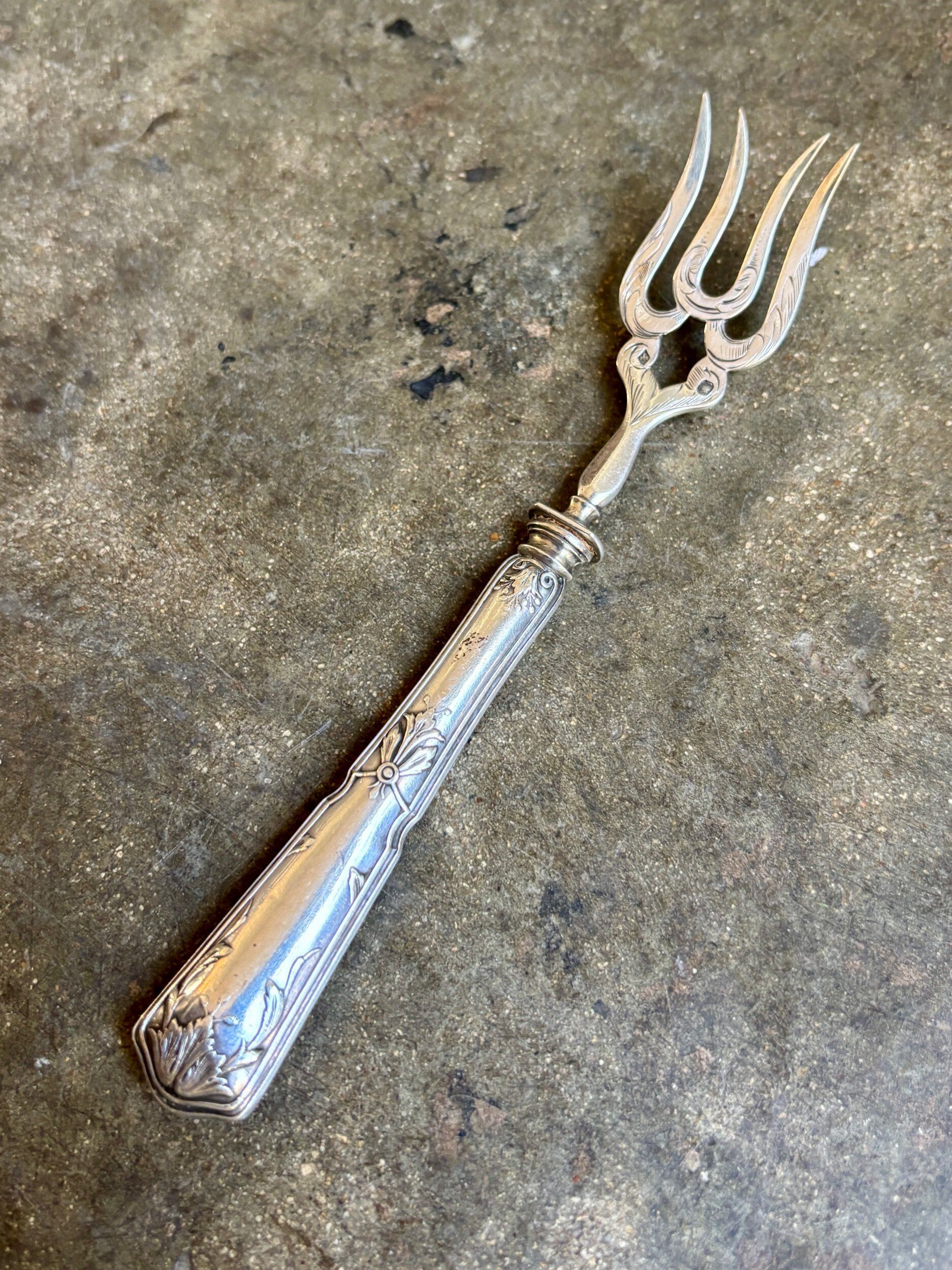 Dessert fork, service cutlery in silver engraved "CR"