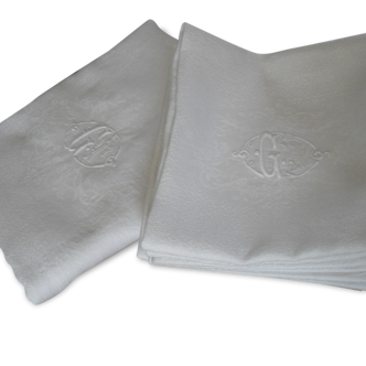 Old table service in silky flax damask, 1 tablecloth + 12 napkins monogrammed GD on the tablecloth and napkins