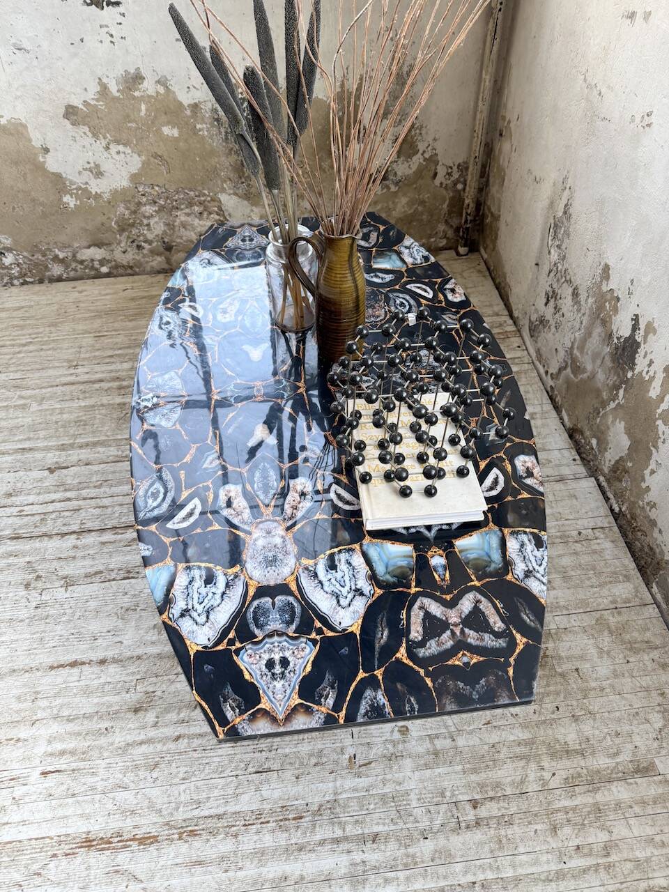 90s coffee table with Agate stone effect.