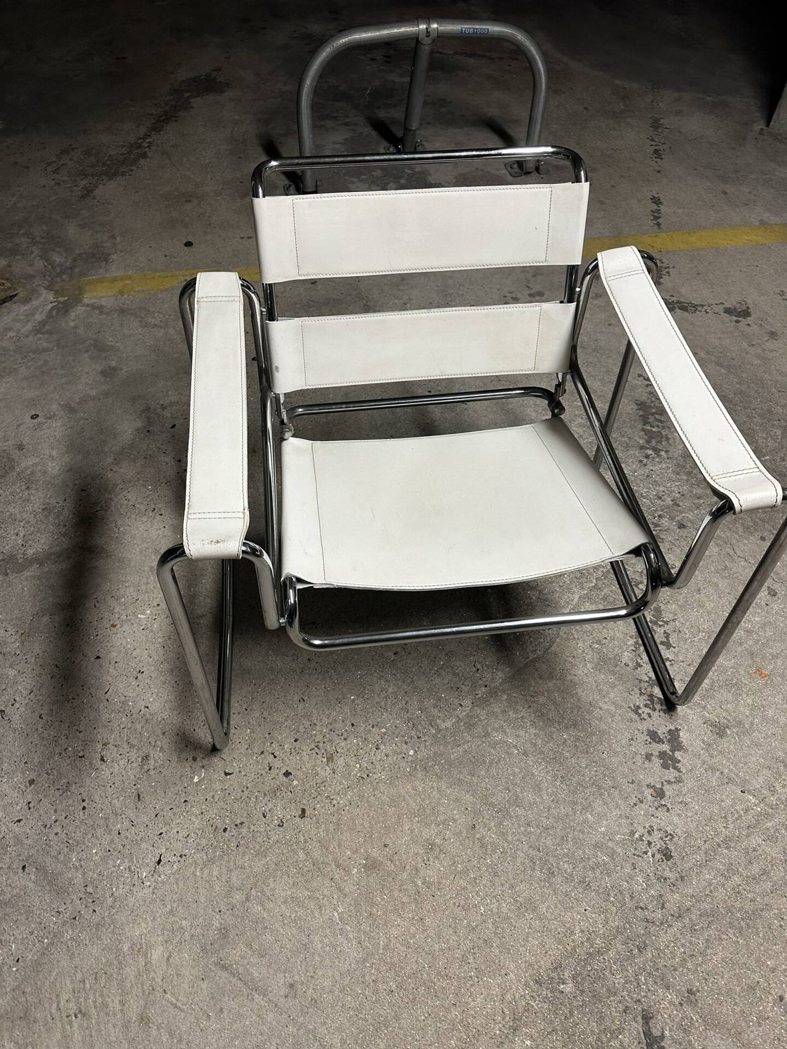 Paire de fauteuils style Marcel Breuer