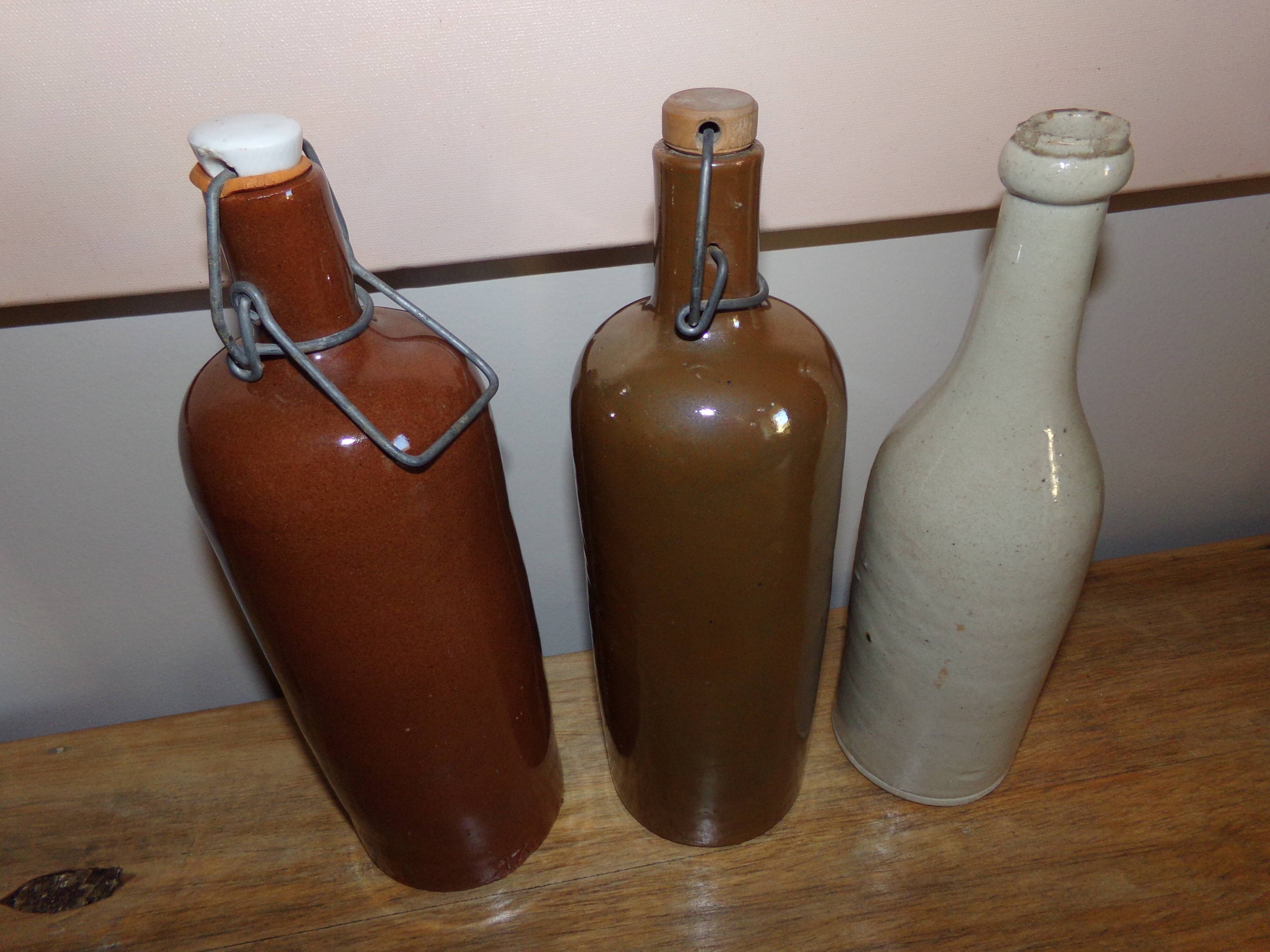 Lot of 3 bottles of varnished sandstone