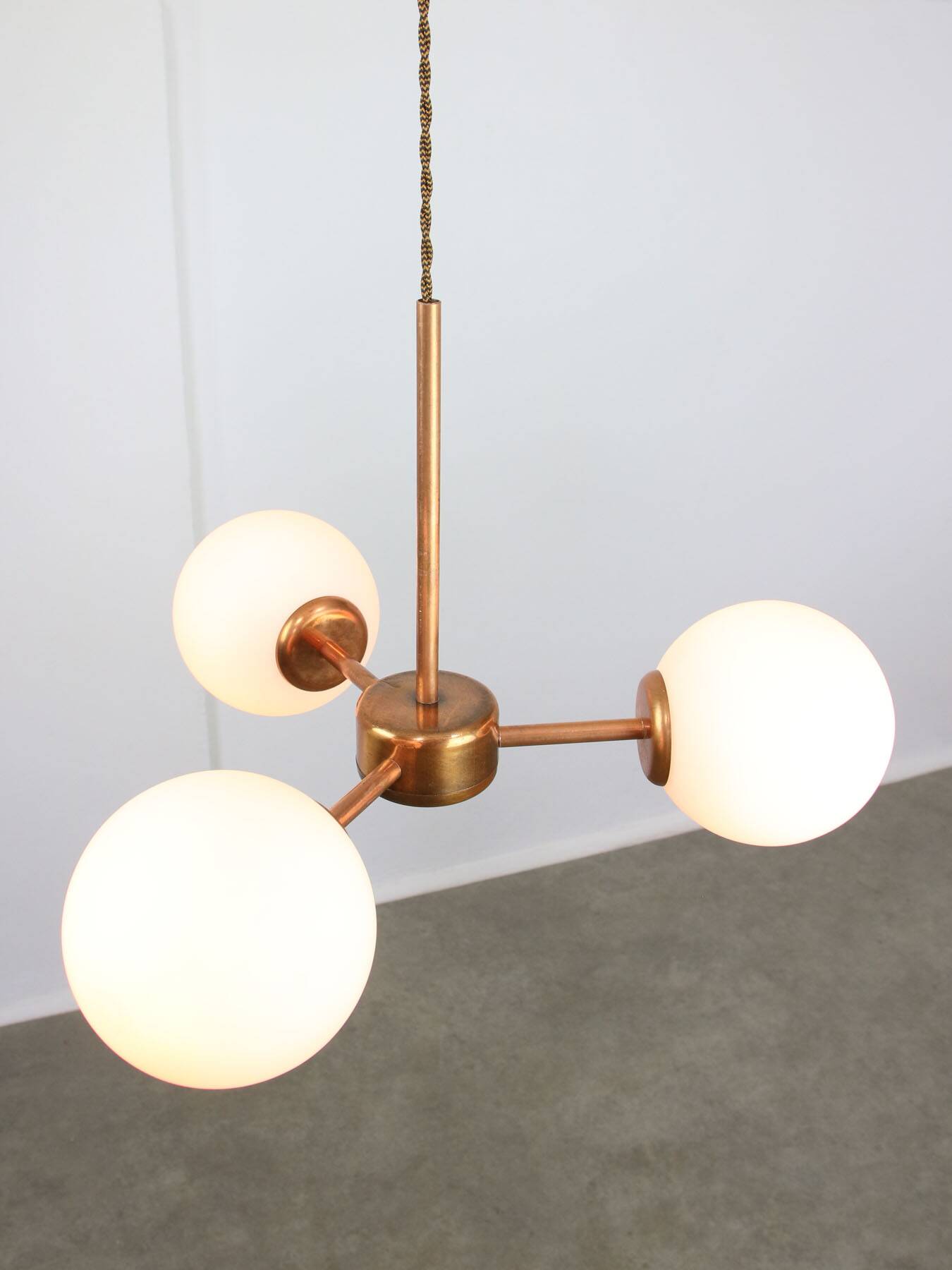 Mid-Century Modern Italian Chandelier in Copper and Opaline Glass, 1960s