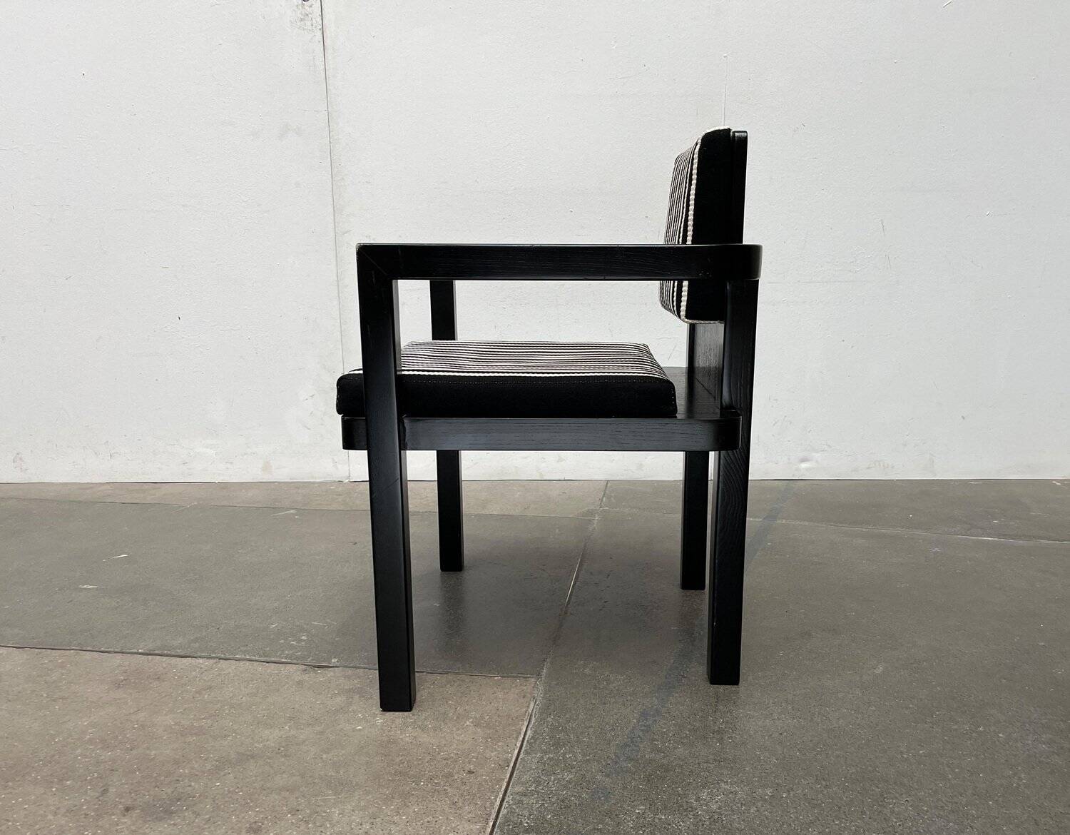 Set of German armchairs model D51 Fagus with Bauhaus patterned cushion by Walter Gropius for Tecta.