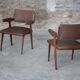 Paire de fauteuils en bois et cuir marron, Italie années 50