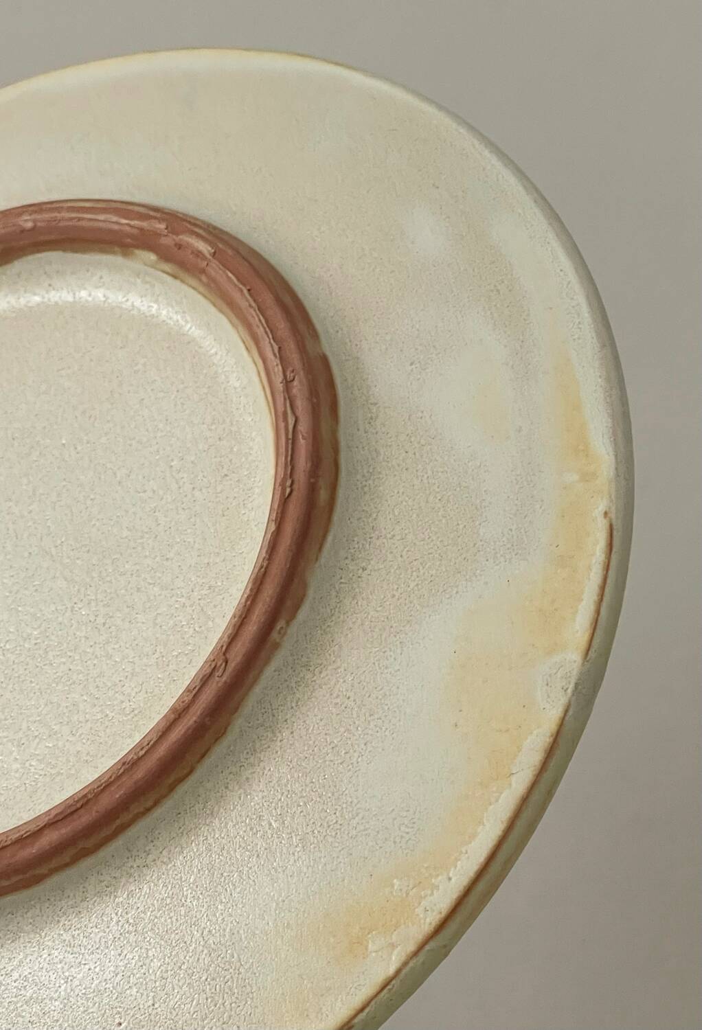 Service d’assiettes en grès émaillé