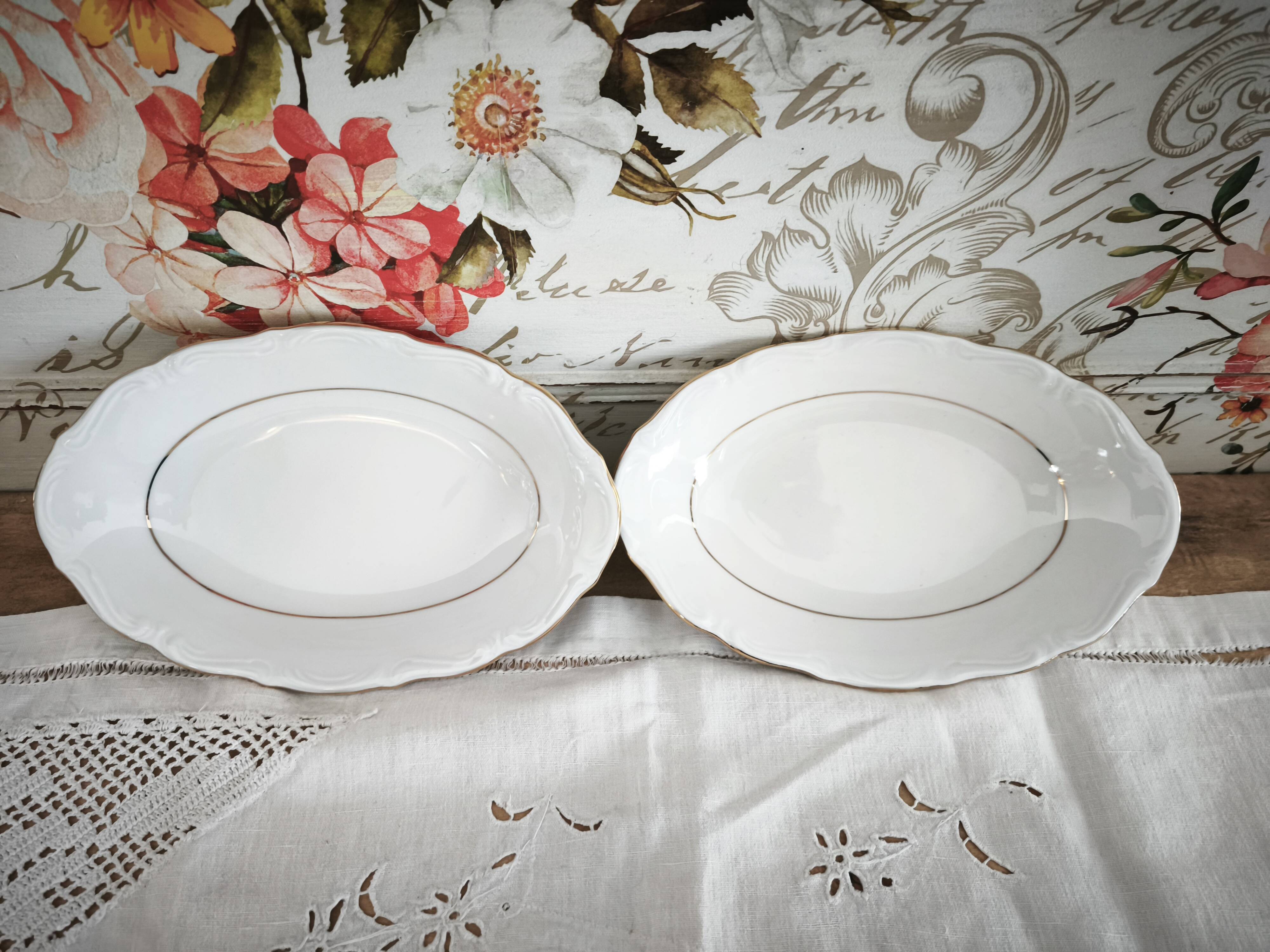 2 porcelain dishes Manufacture double gold line hand-painted