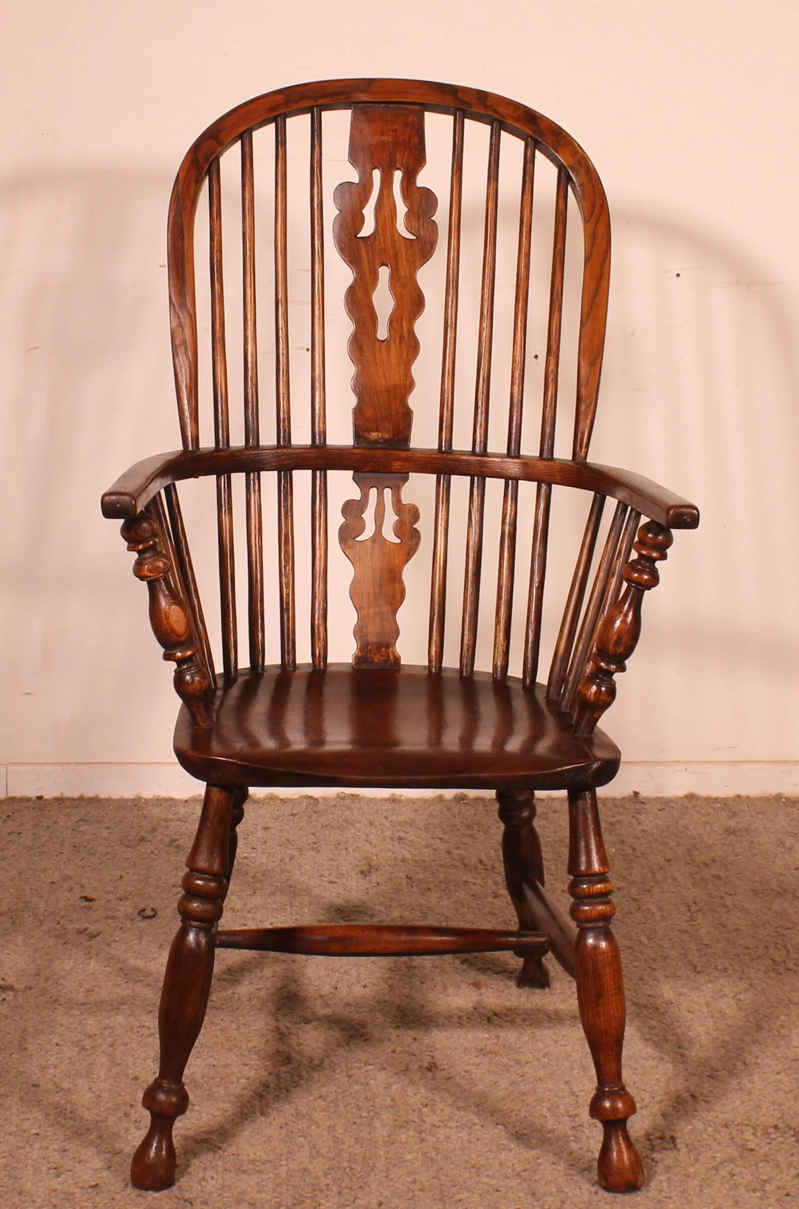 Windsor armchair in ash and elm from the early 19th century