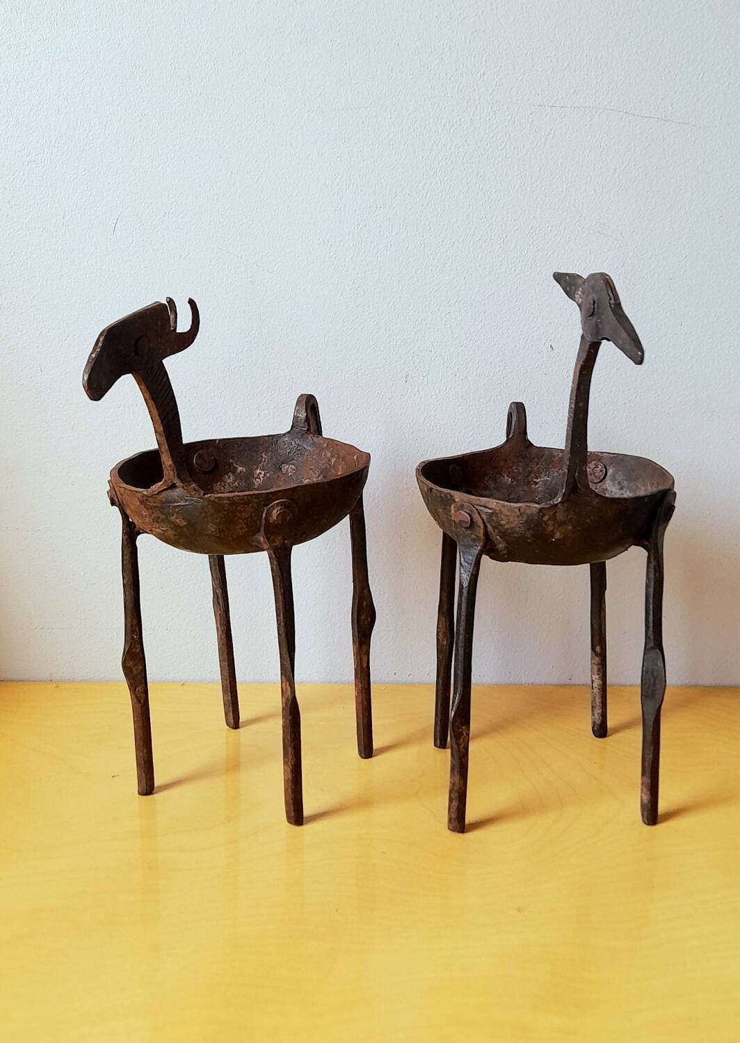 Zoomorphic wrought iron pocket emptier