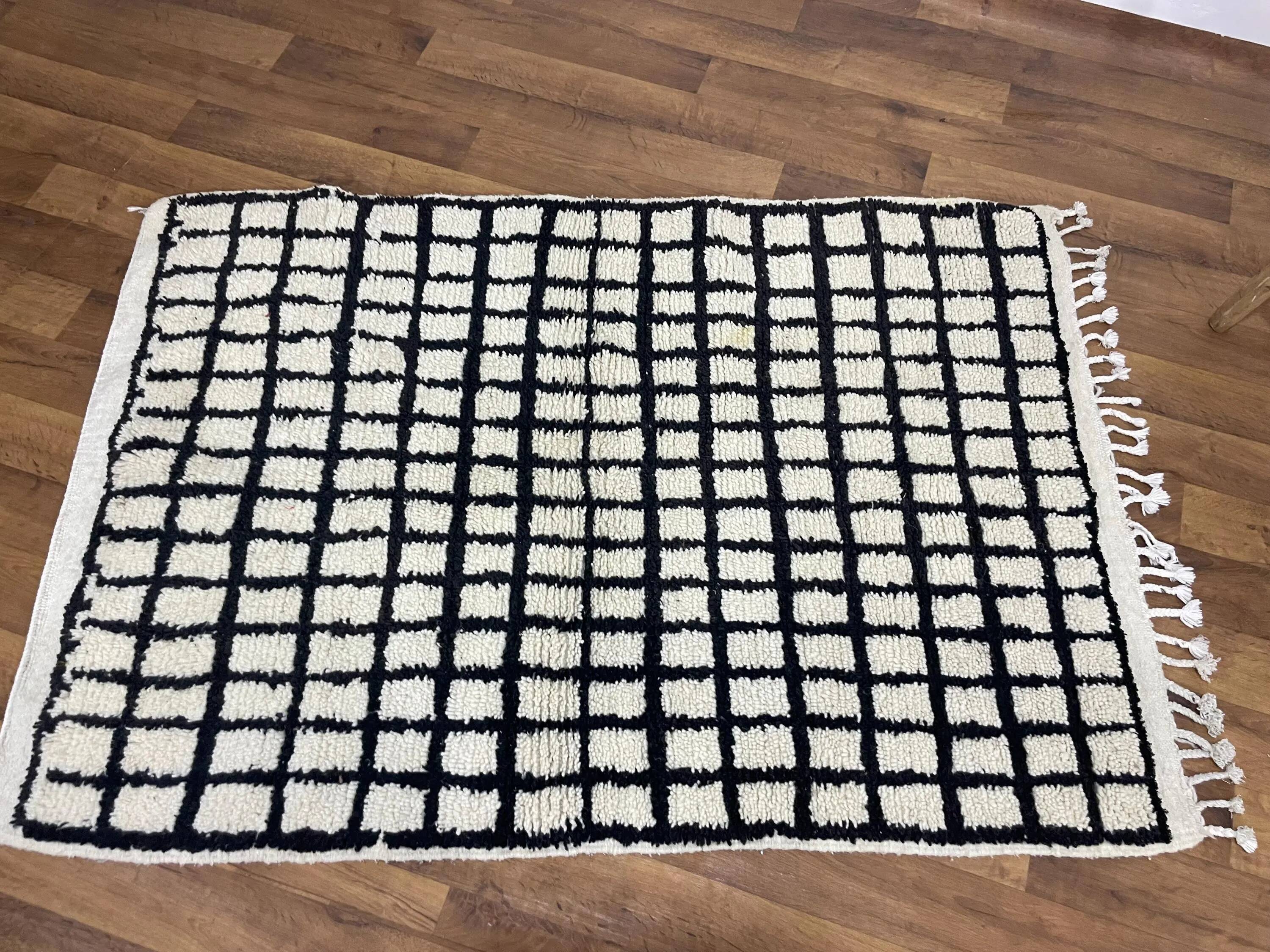 Moroccan rug made of natural wool, handmade, 3x2 m.