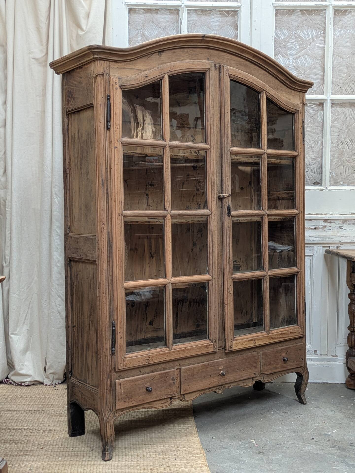 Vitrine brute Louis XV