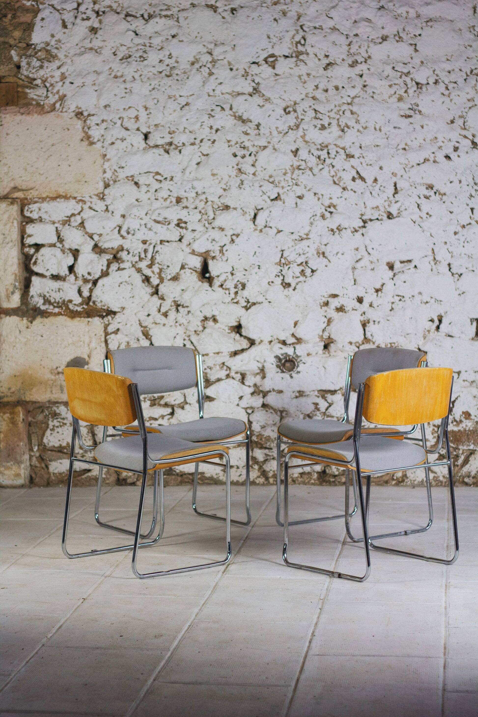 4 conference chairs from La Sorbonne, 1970