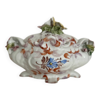 Soup tureen