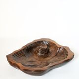 Plat brutaliste en bois gougé vintage