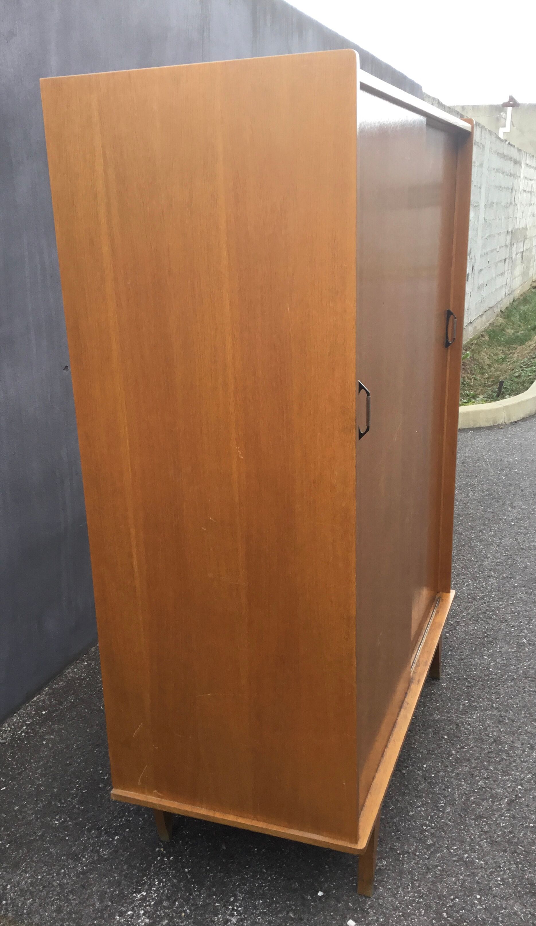 Armoire vintage