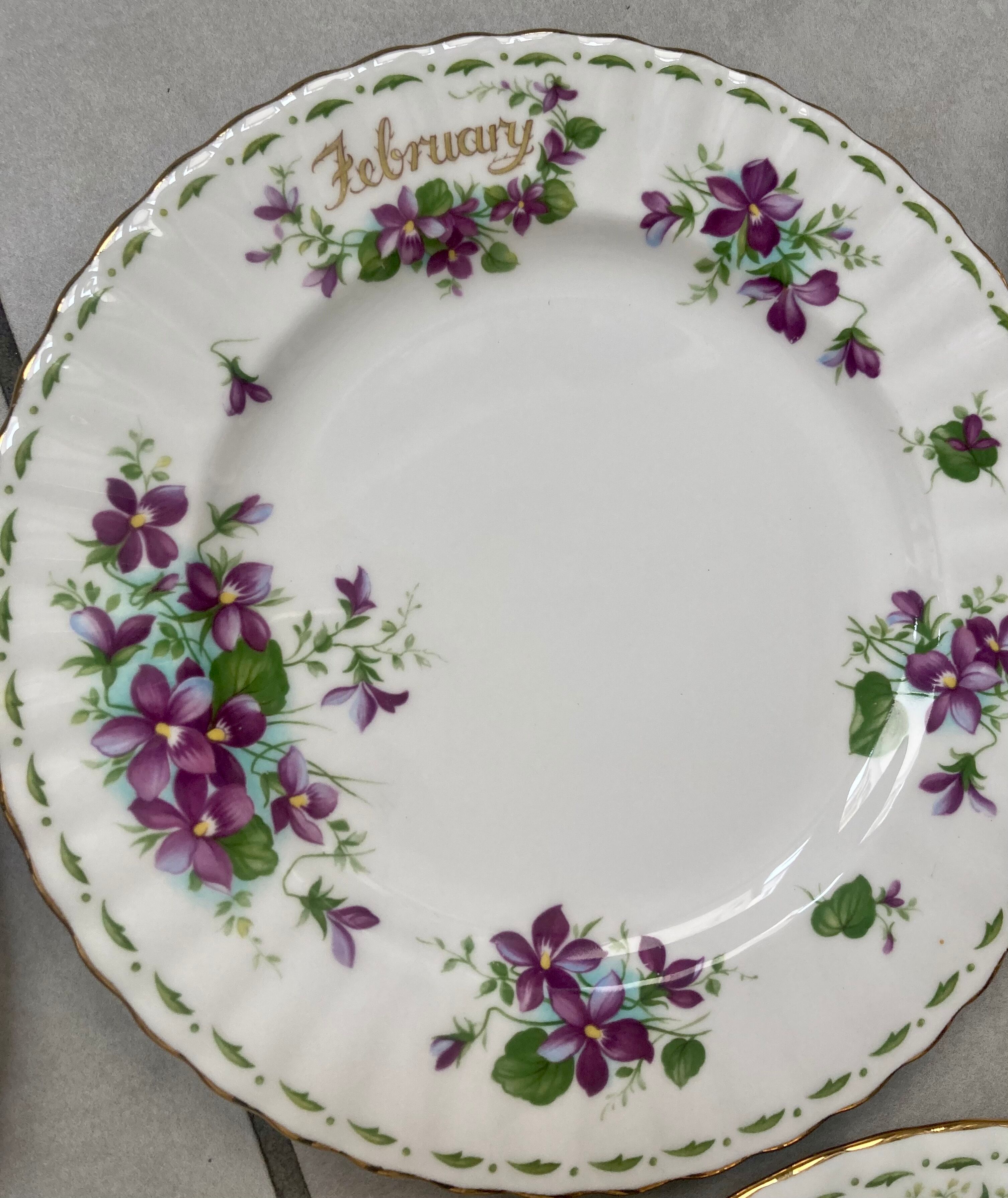 Set de 12 assiettes royal albert « mois de l’année »