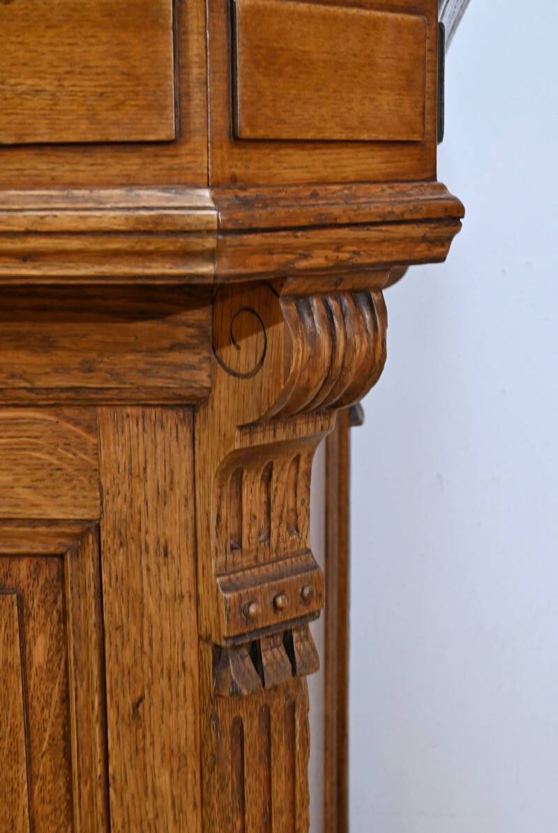 Oak apothecary counter – 1920