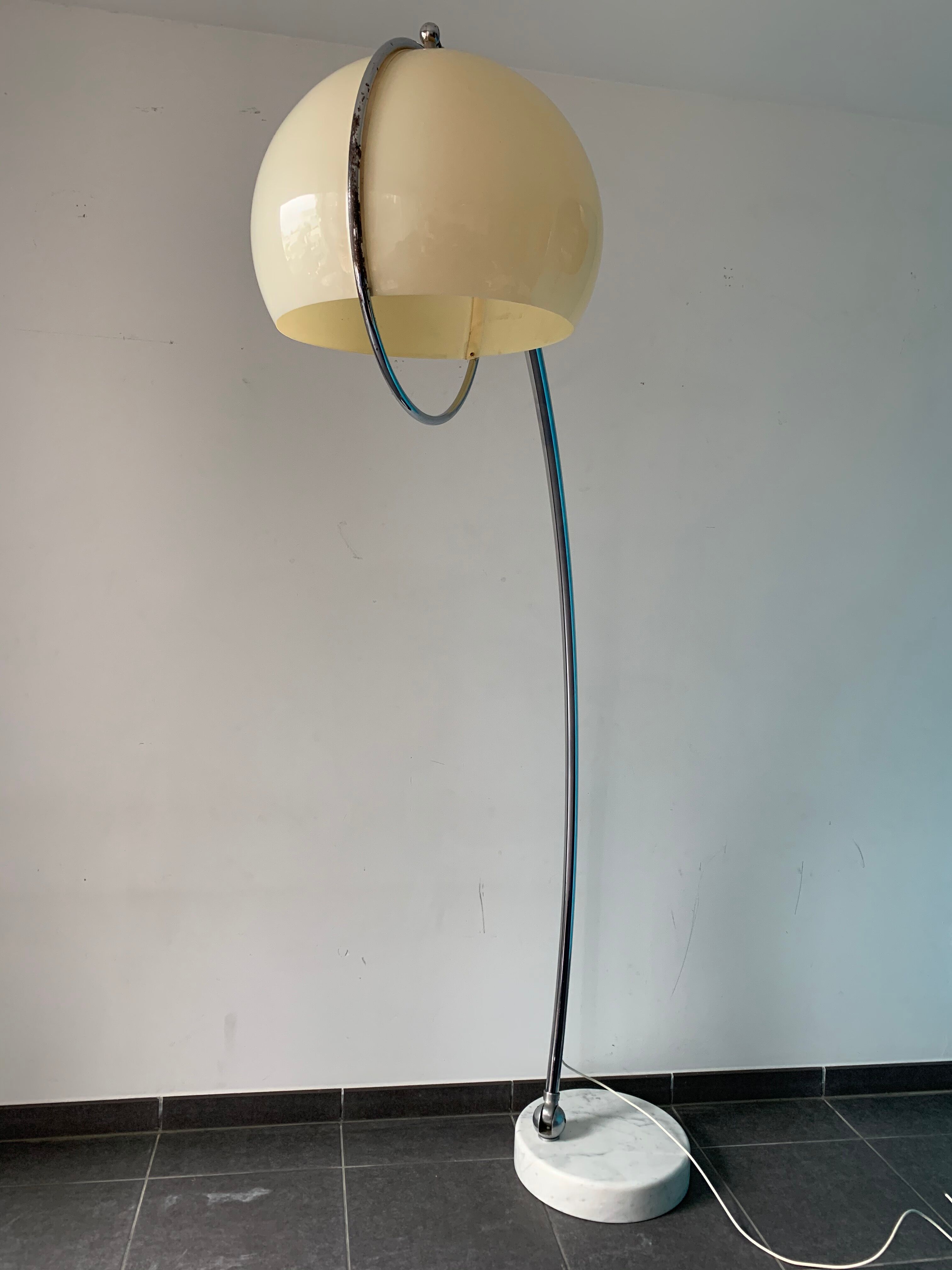 Harvey Guzzini adjustable arc lamp 1960
