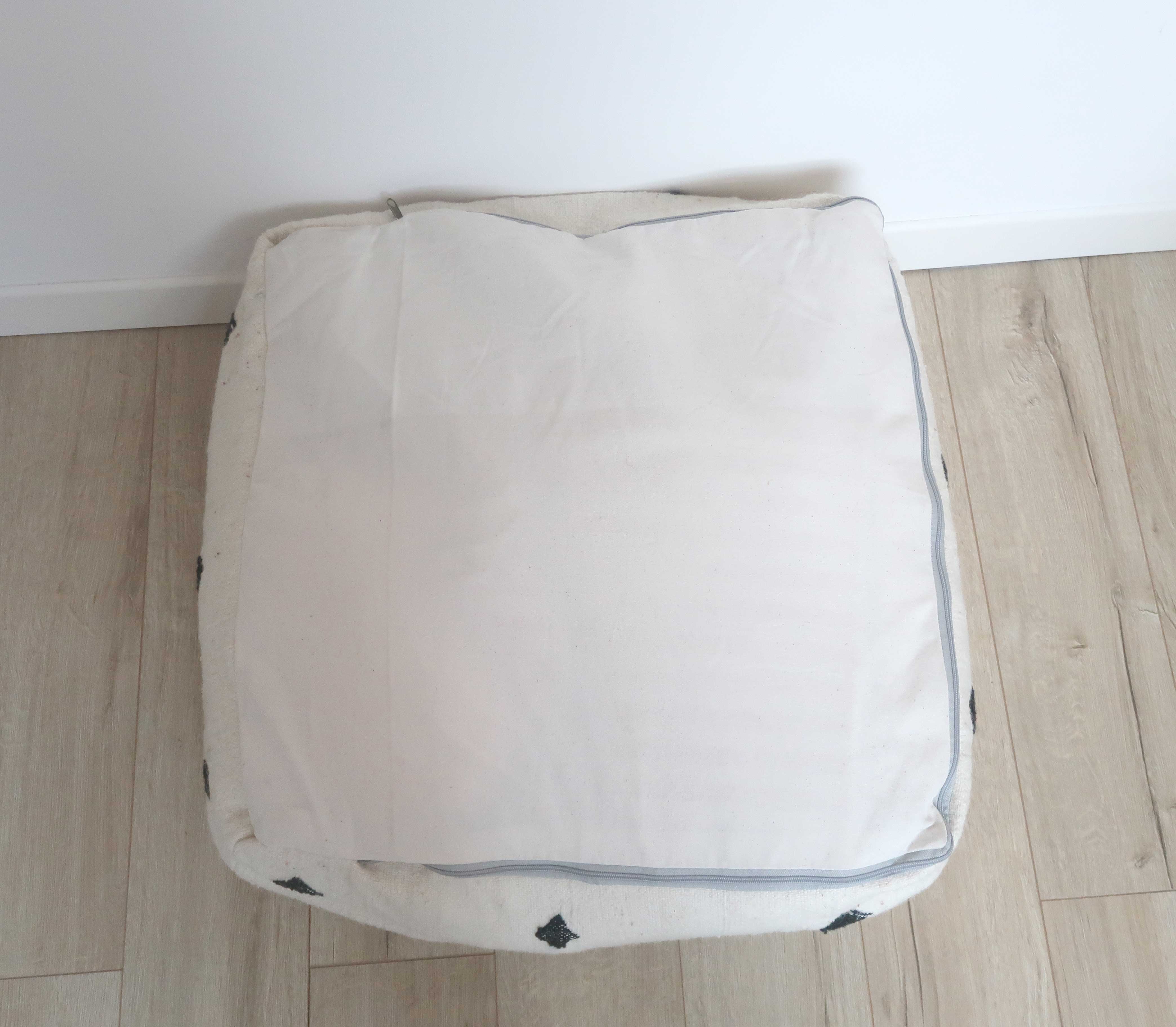 Berber pouf cover Béni Ouarain with black and white diamonds