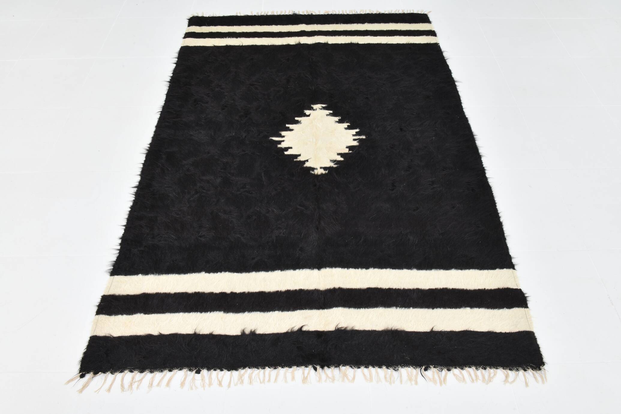 4x7 Cream & Black Angora Kilim Rug, 135x206Cm