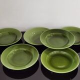 Hollow plates in glazed glazed ceramic green