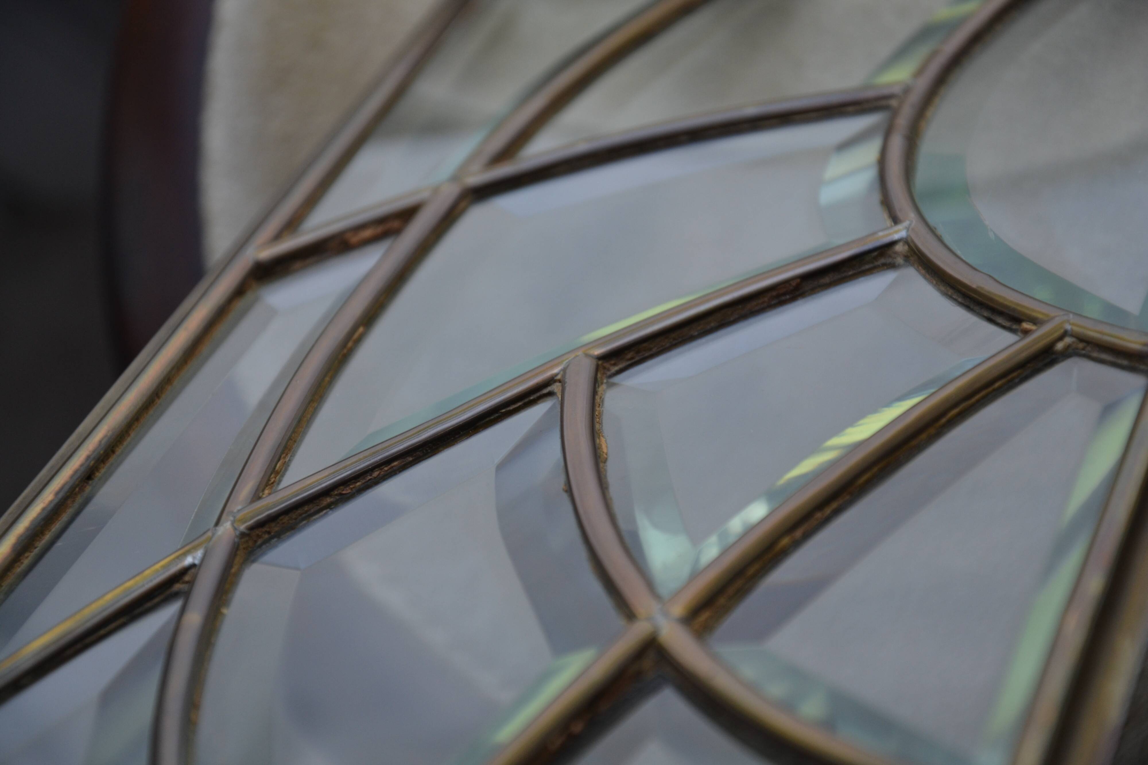 Deux vitraux en verre biseauté et laiton