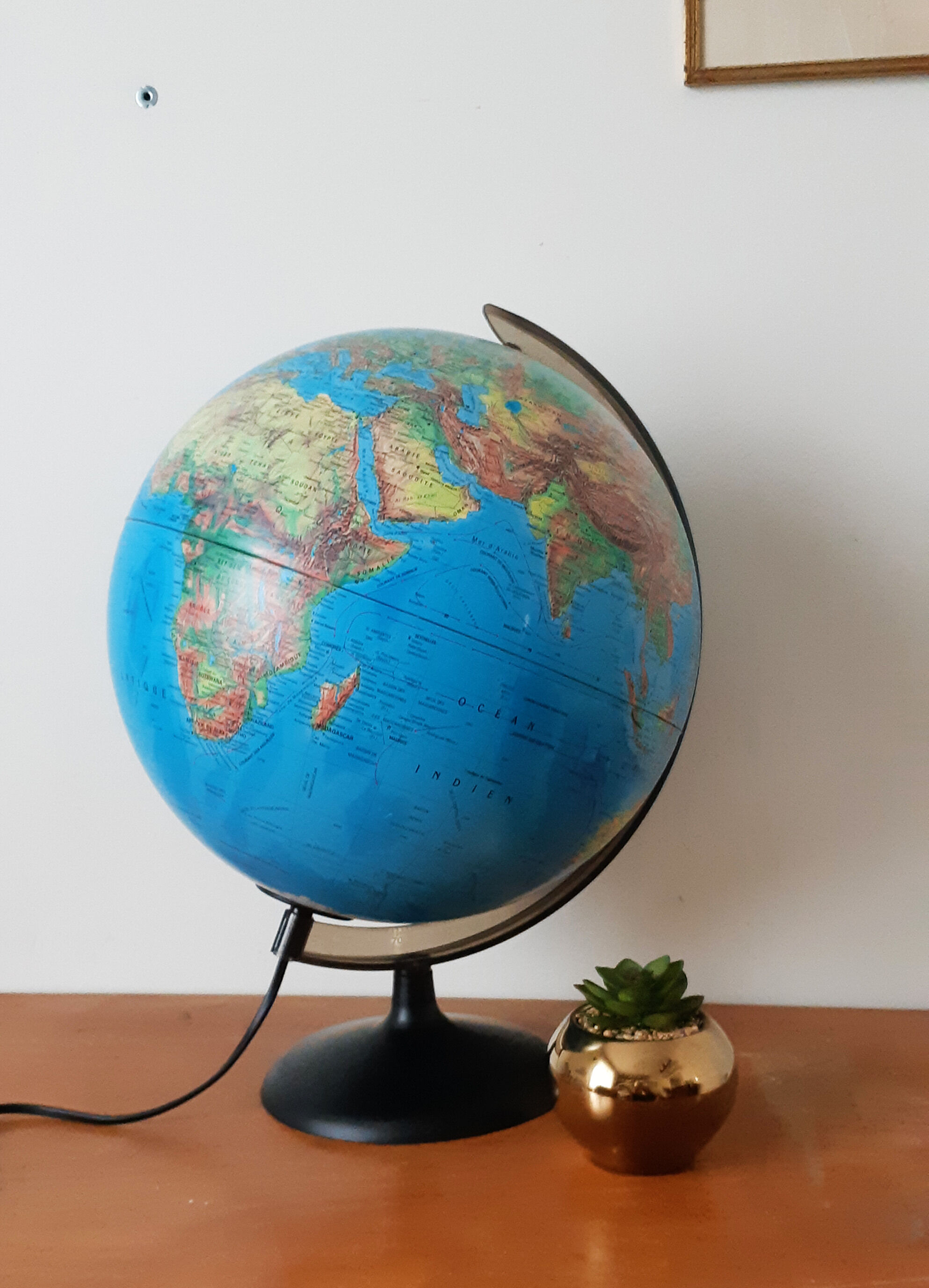 Sudime light earth globe