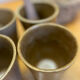 Ensemble de 4 tasses verres gobelets en grès Digoin et cuillères en bois